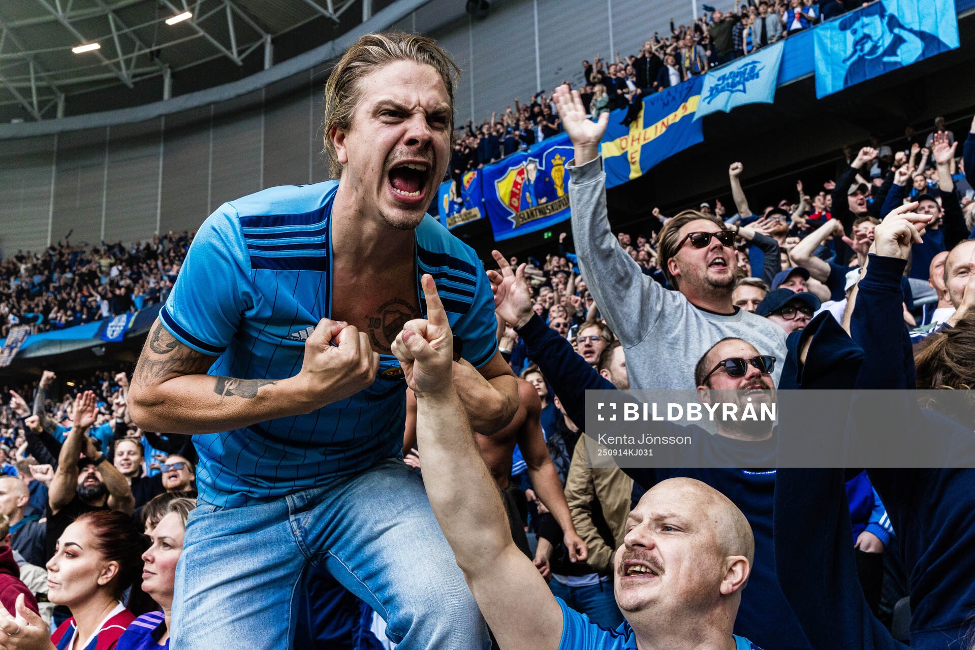 Djurgårdens supportrar jublar