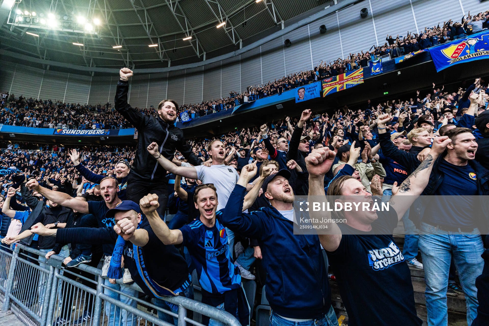 Djurgårdens supportrar jublar