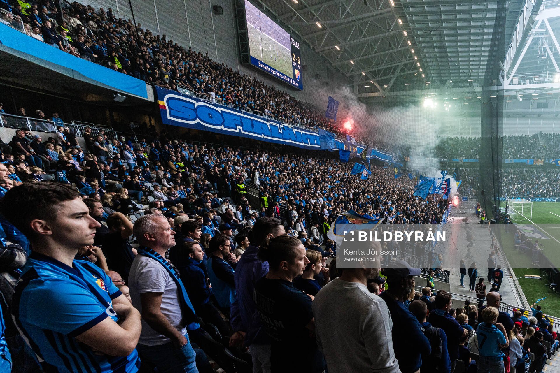 Djurgårdens supportrar vid Sofialäktaren