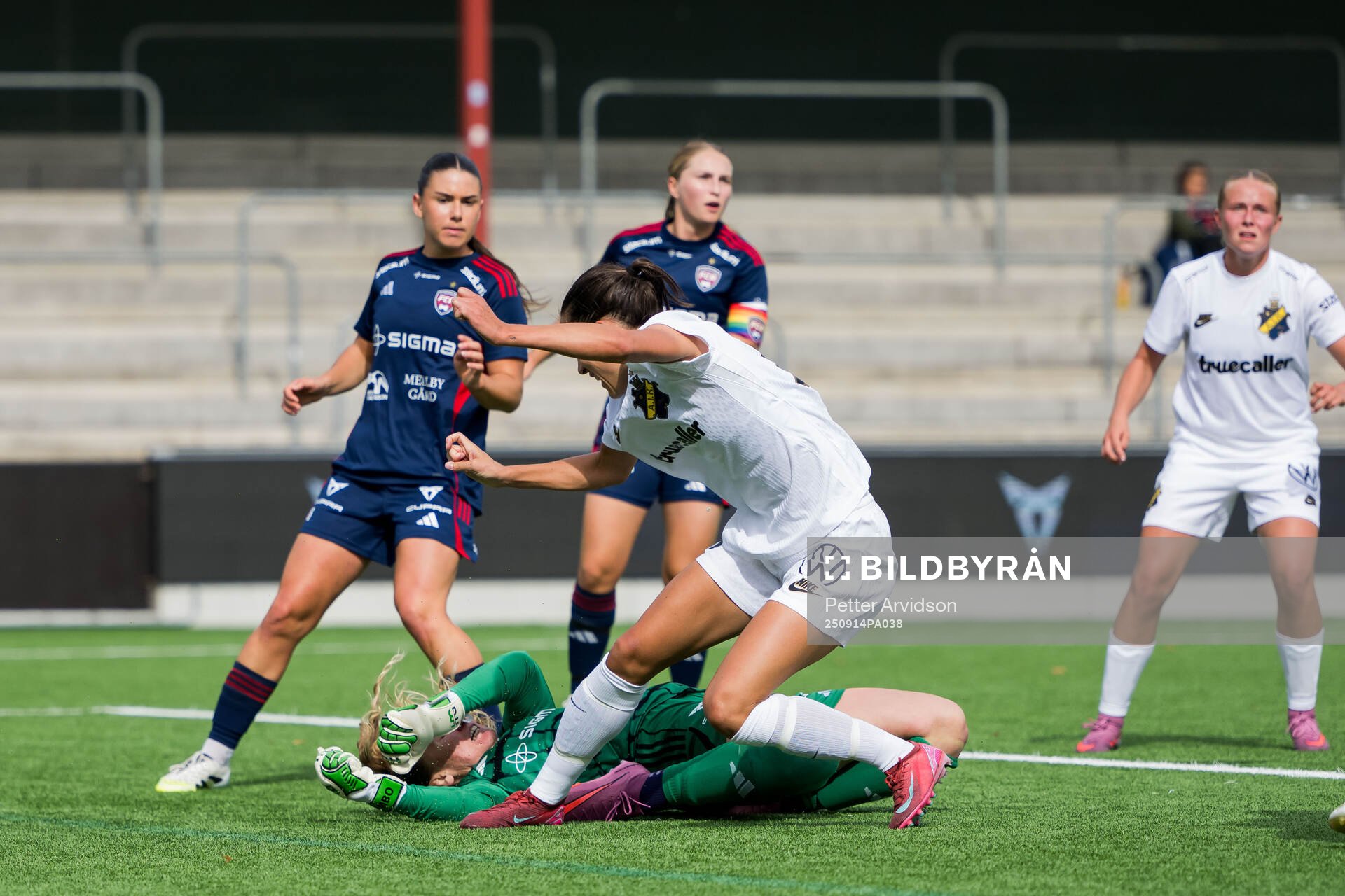 Rosengårds målvakt Samantha Leshnak Murphy och AIKs Anna