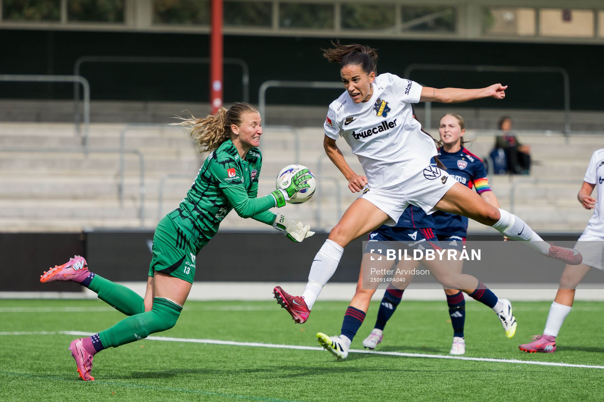Rosengårds målvakt Samantha Leshnak Murphy och AIKs Anna