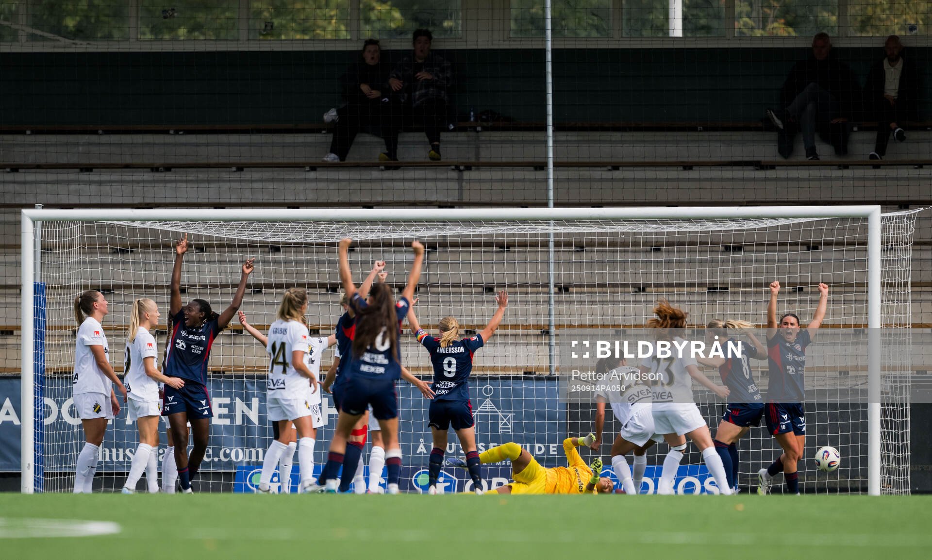 Rosengårds spelare jublar