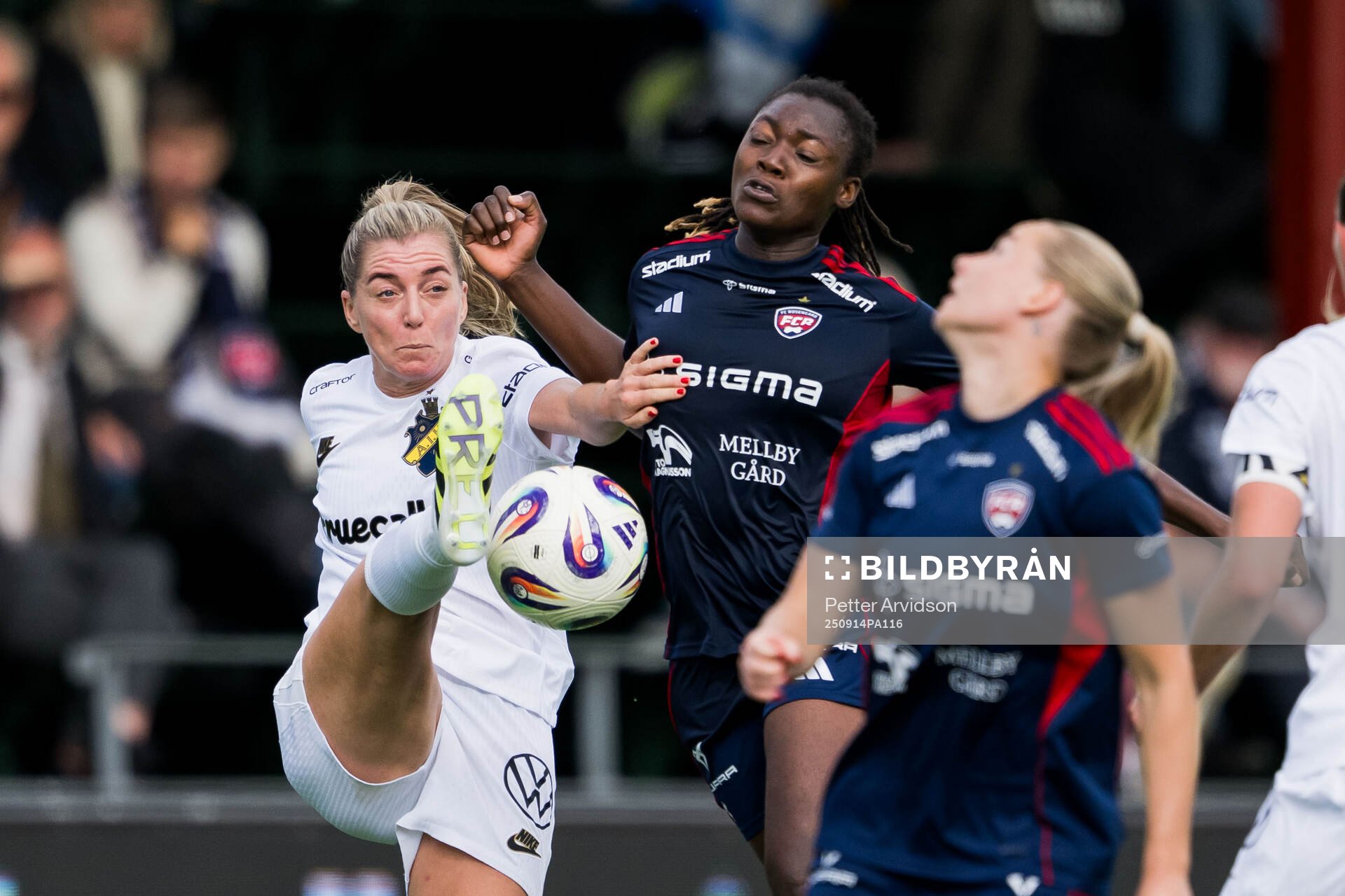 AIKs Linda Sembrant och Rosengårds Anam Imo