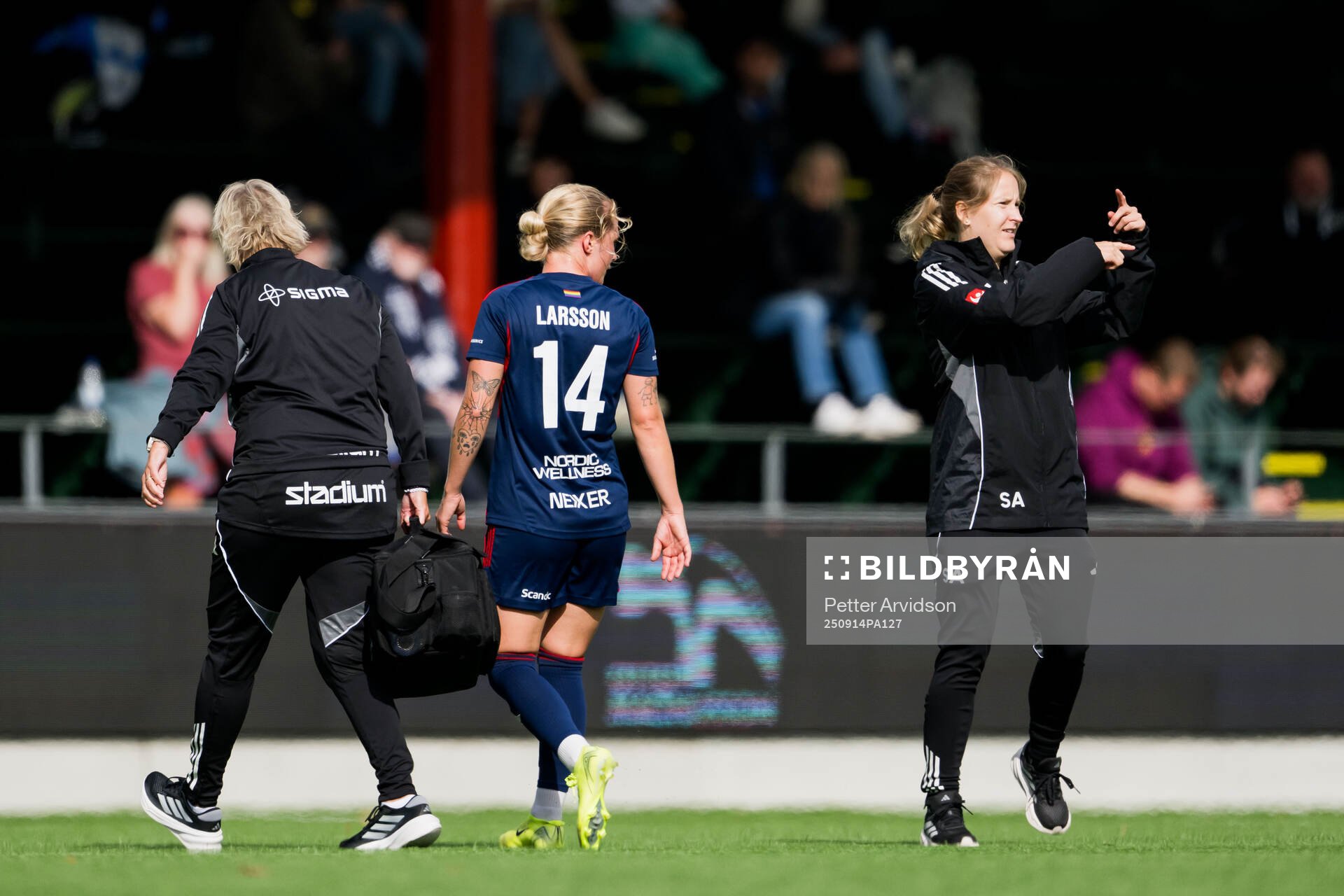 Rosengårds Emilia Larsson lämnar planen