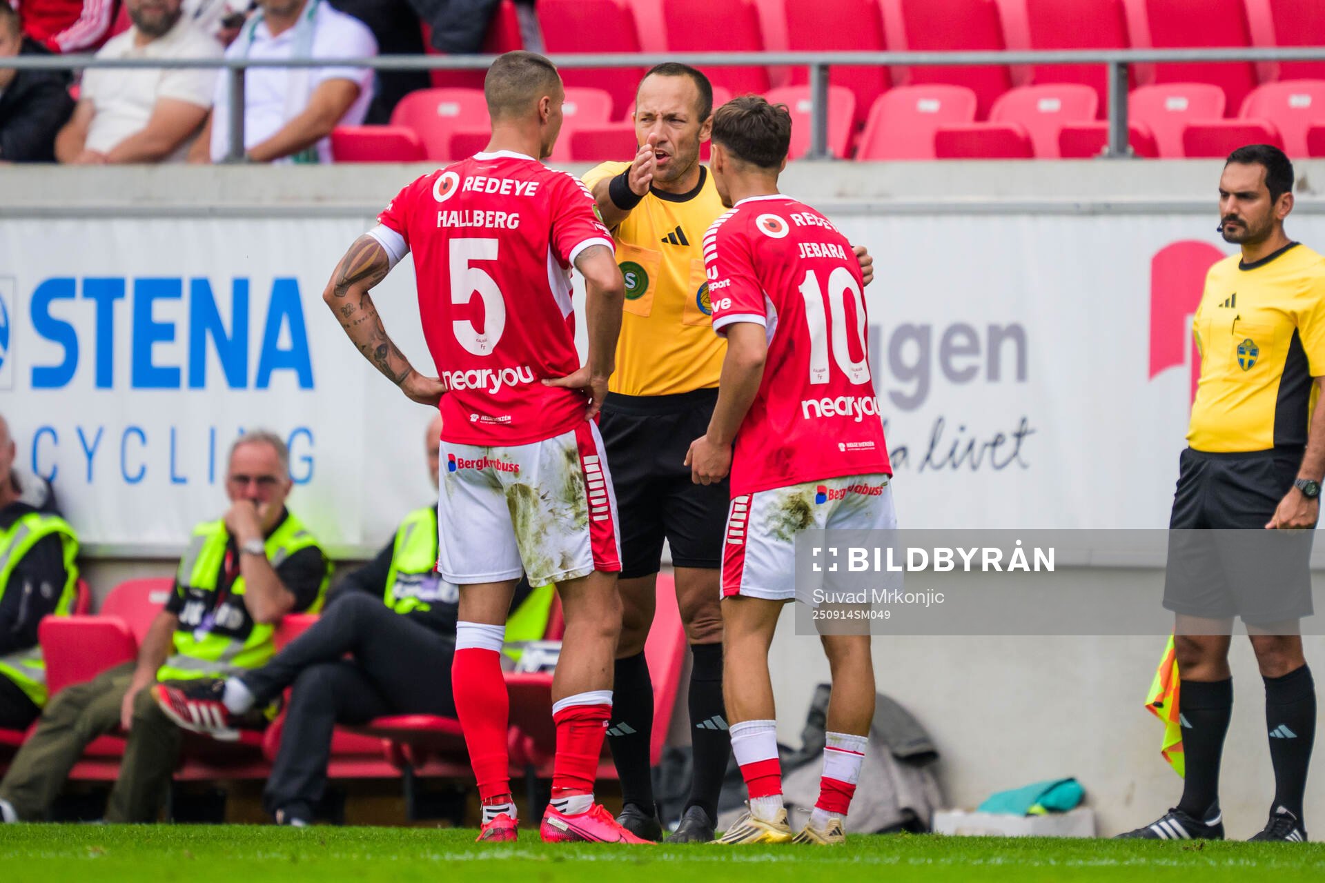 Kalmars Melker Hallberg och Domare Kaspar Sjöberg och