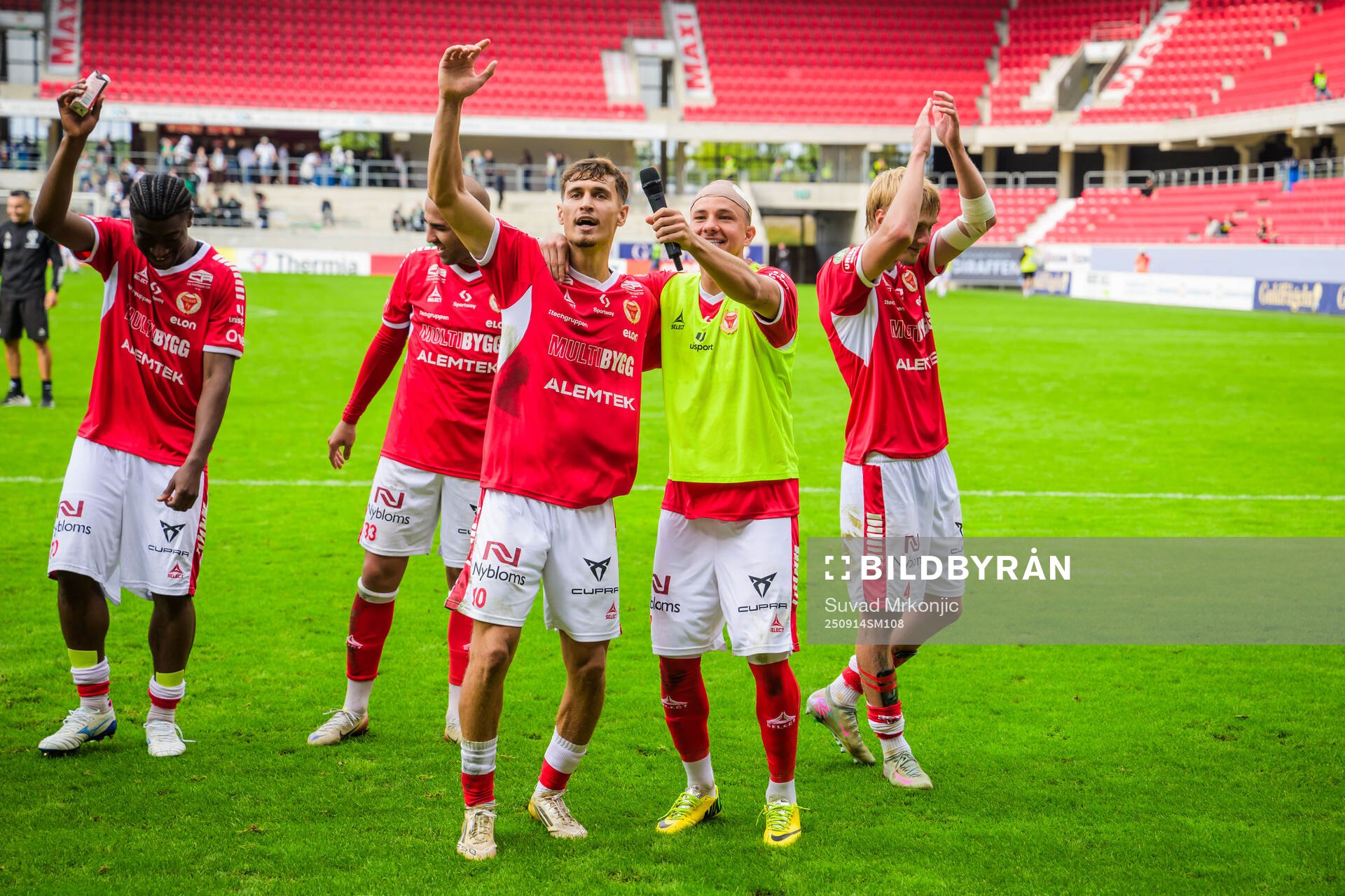 Kalmars Camil Jebara och Tomas Kalinauskas jublar