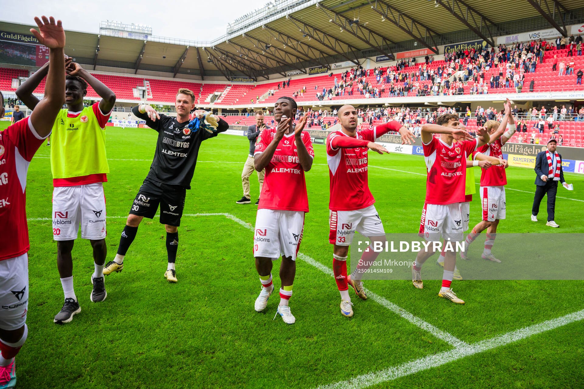 Kalmars spelare jublar