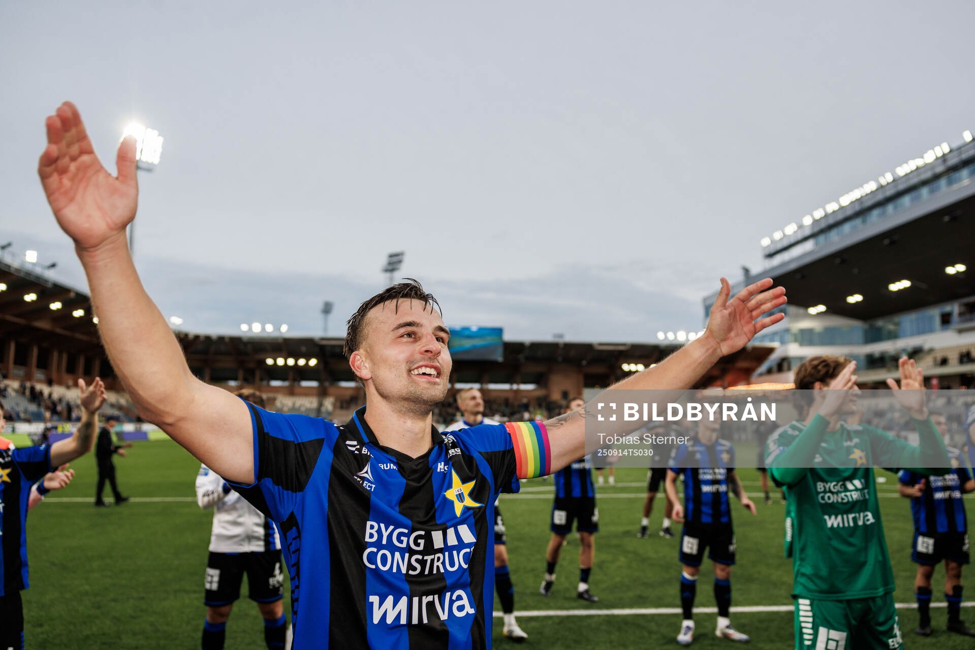 Sirius Henrik Rönnlöf Castegren jublar
