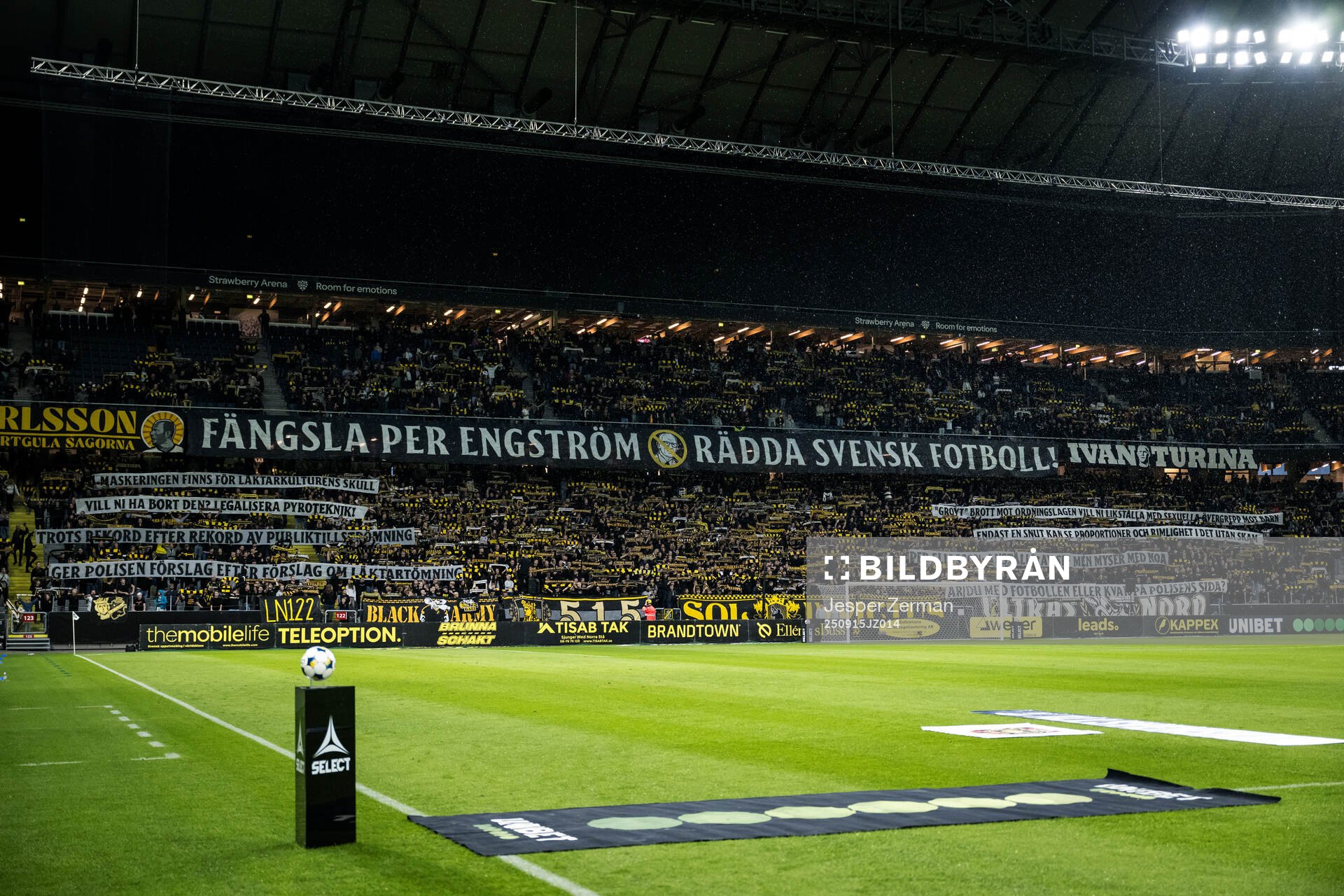 AIKs supportar med banderoller