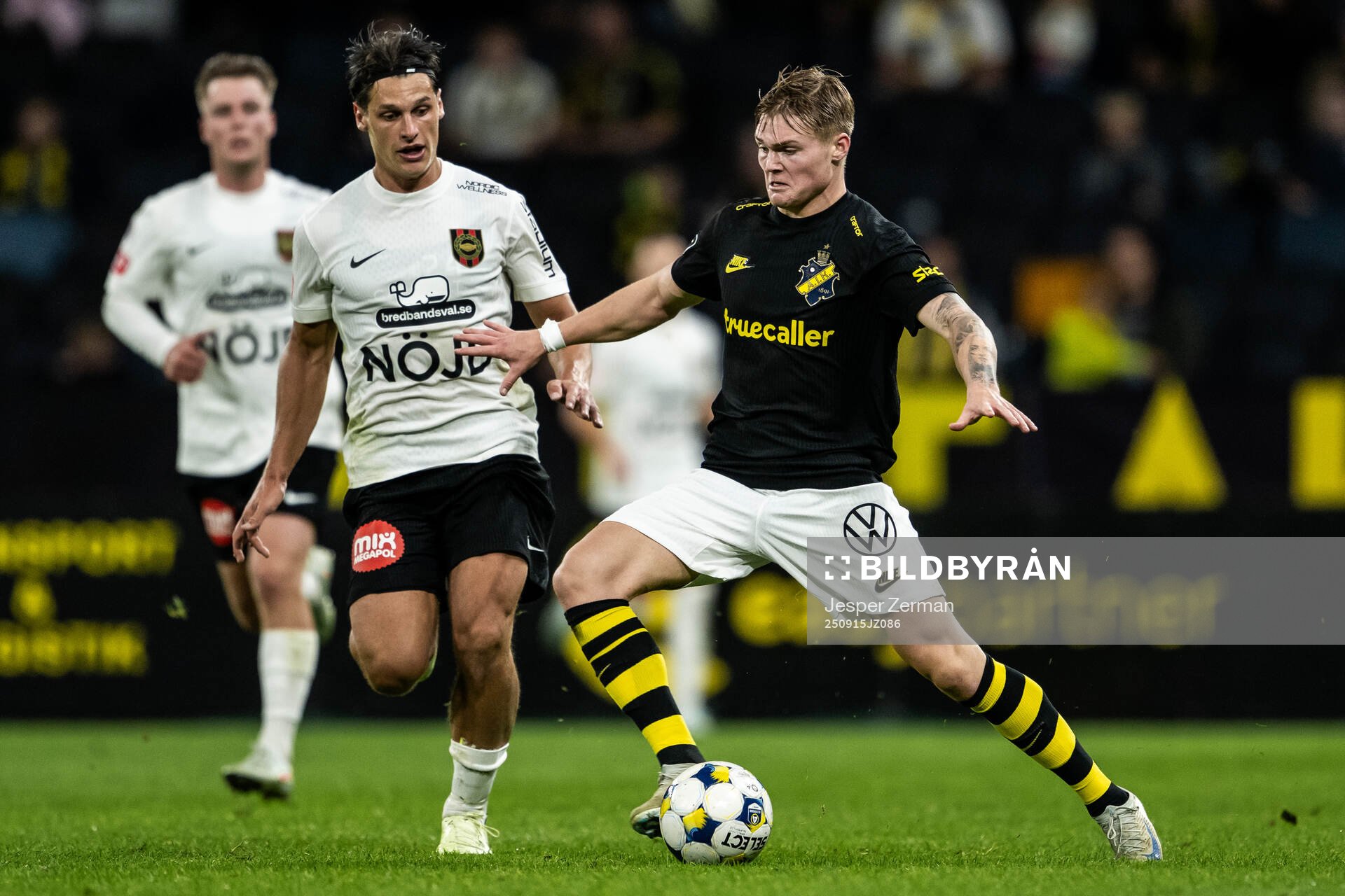 Brommapojkarnas Kevin Ackermann och AIKs Erik Hovden