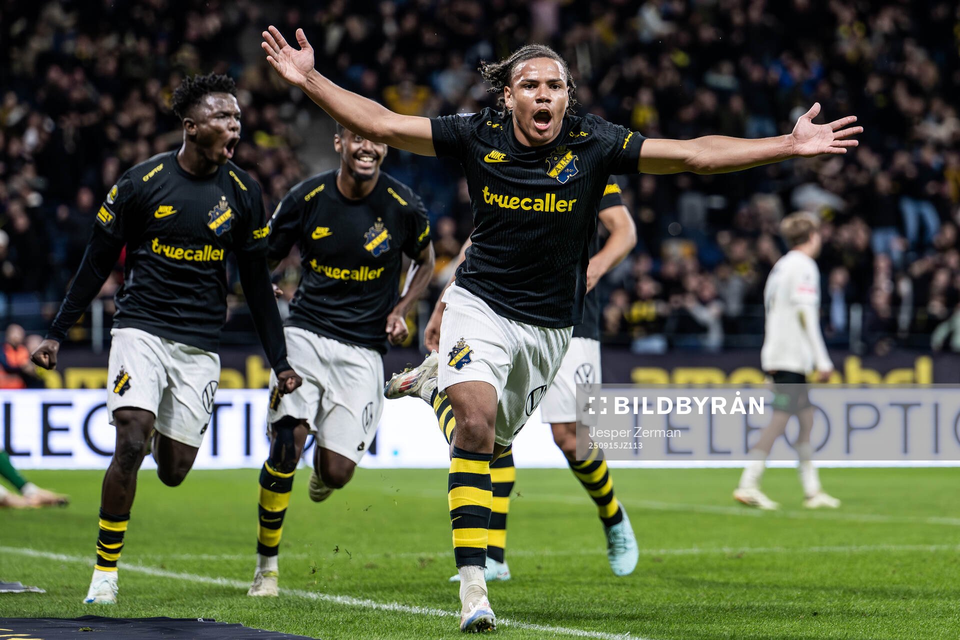 AIKs Kevin Filling jublar