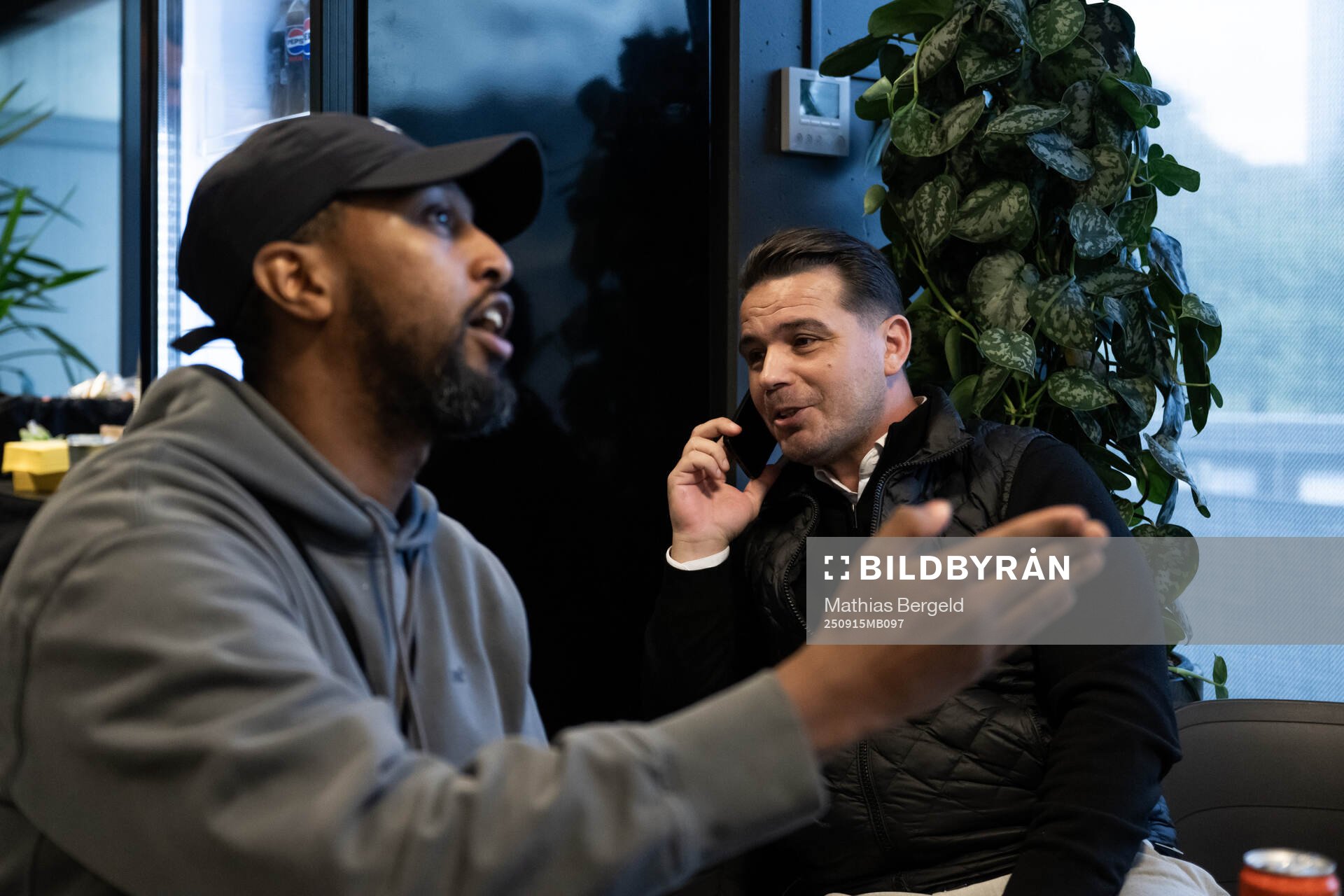 MAX expert Nordin Gerzic pratar med Mohamed ”Moo”