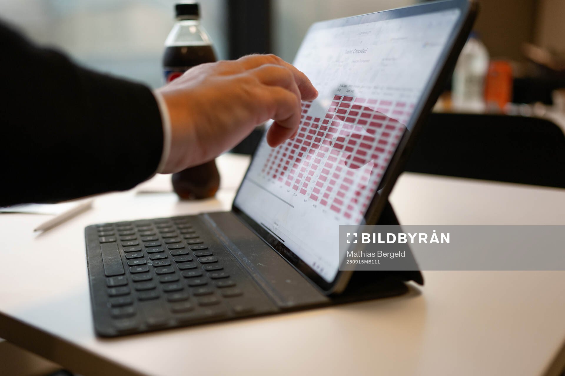 MAX expert Nordin Gerzic tittar på statistik