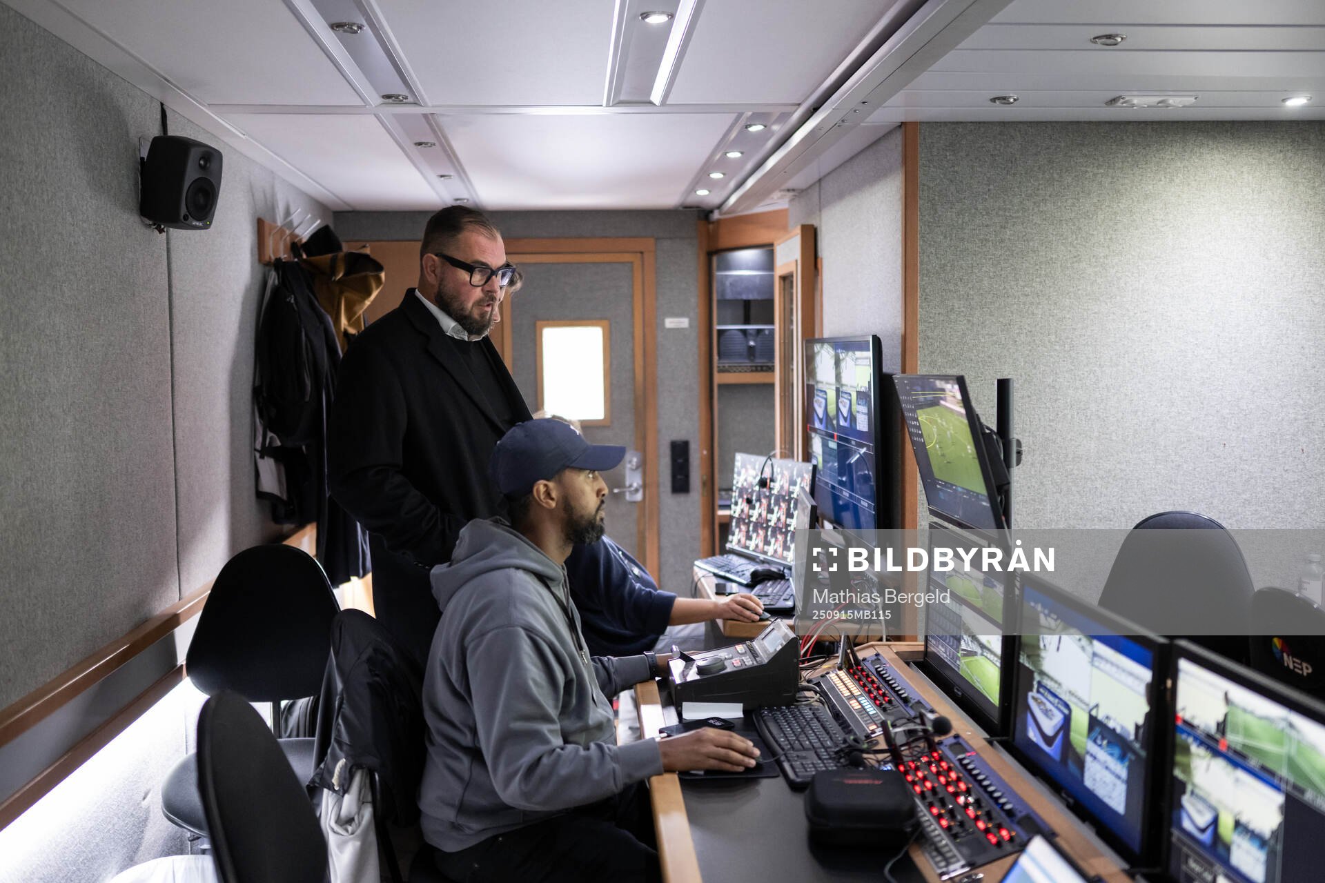 MAX expert Alexander Axén pratar med Mohamed ”Moo”