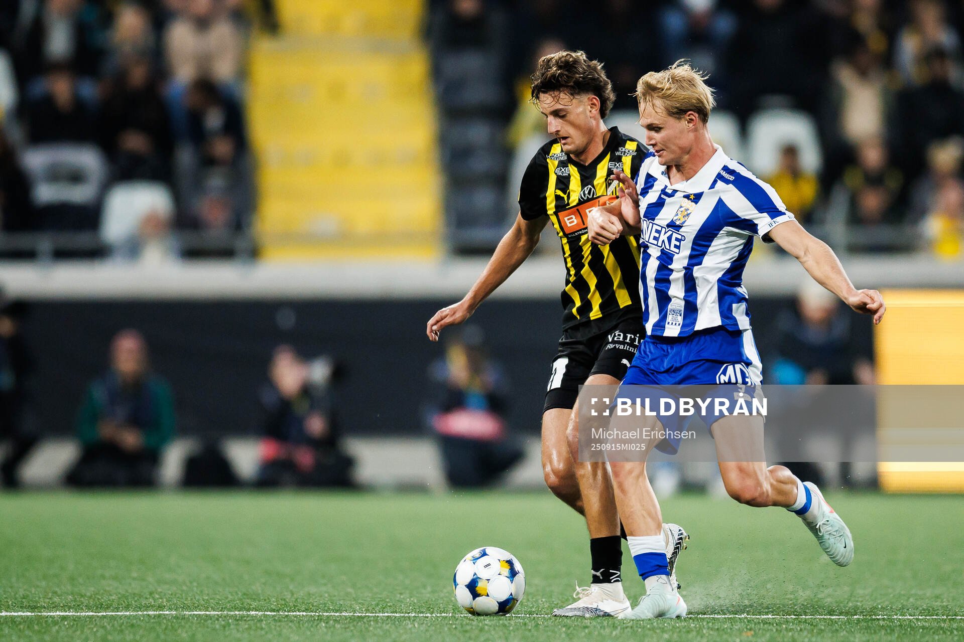 Häckens Silas Andersen och IFK Göteborgs Max Fenger