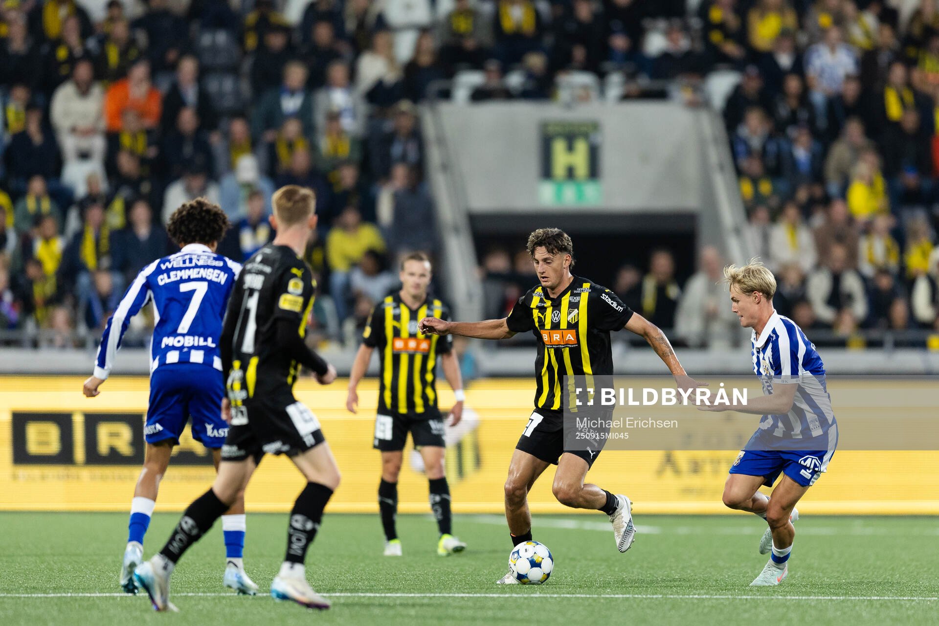 Häckens Silas Andersen och IFK Göteborgs Max Fenger