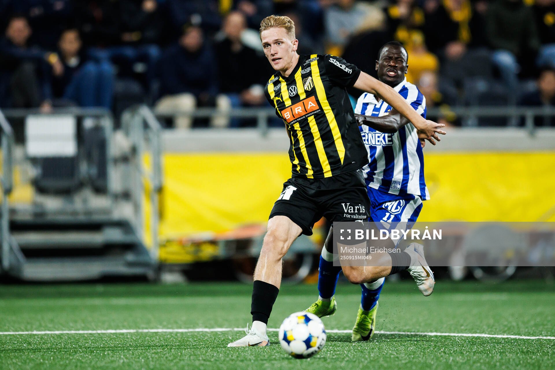 Häckens Olle Samuelsson och IFK Göteborgs Saidou Alioum