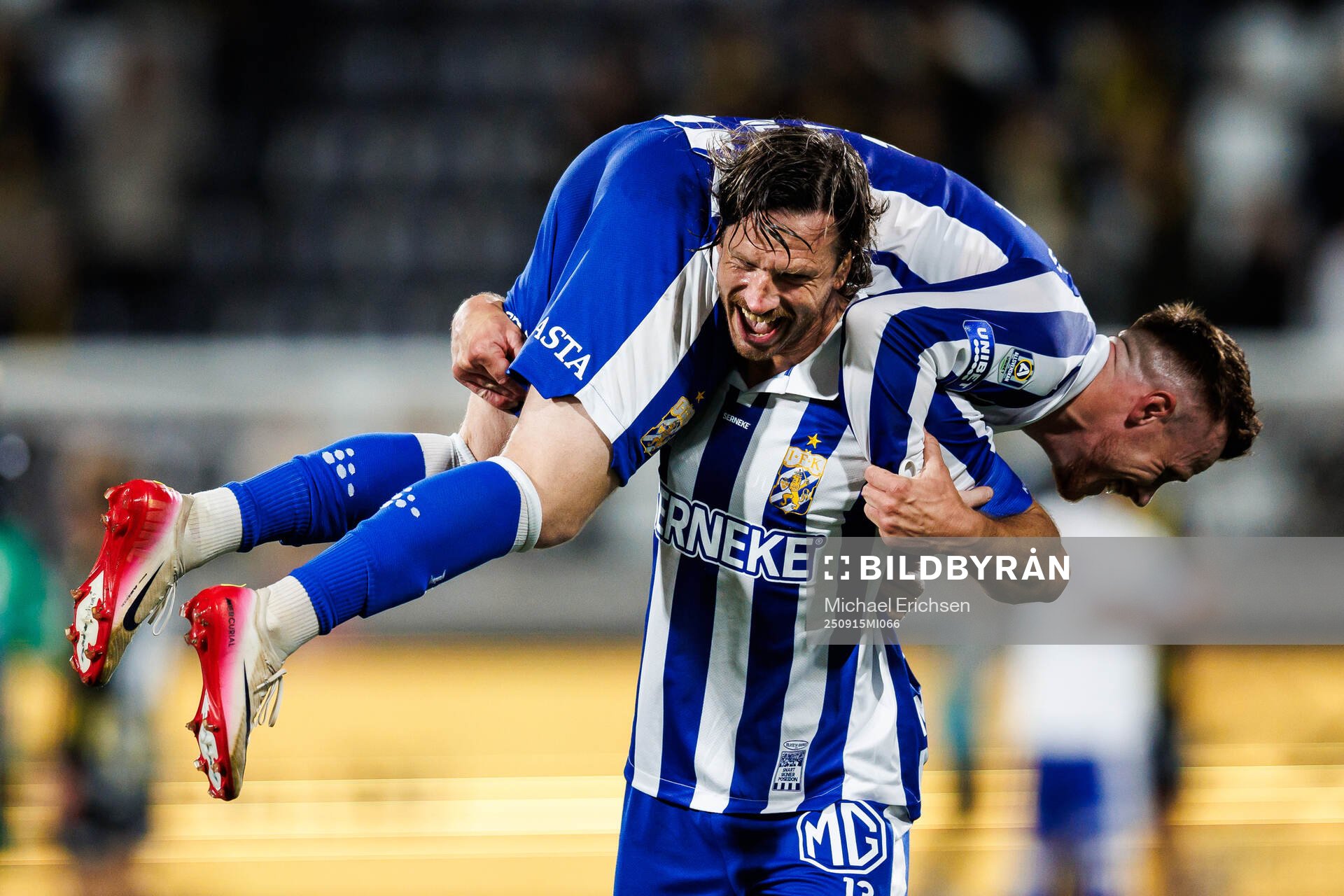 IFK Göteborgs Gustav Svensson och Tobias Heintz jublar