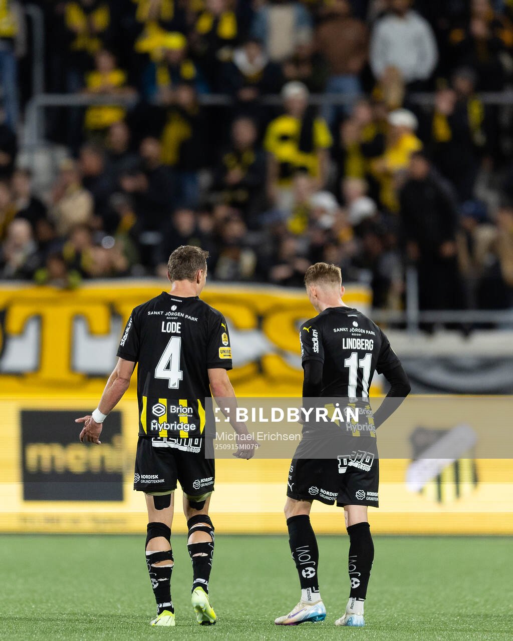 Häckens Marius Lode och Julius Lindberg deppar