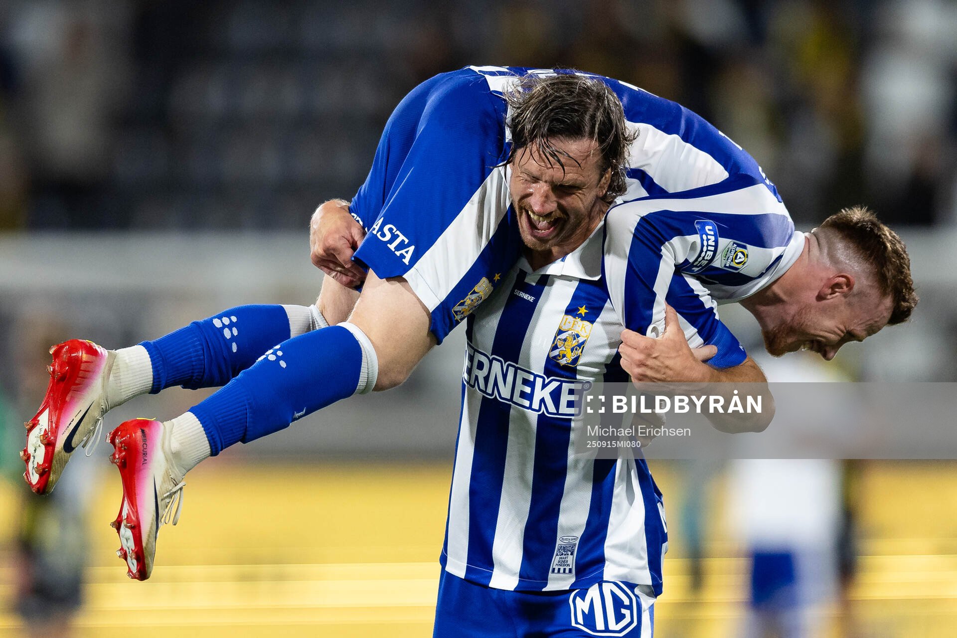 IFK Göteborgs Gustav Svensson och Tobias Heintz jublar