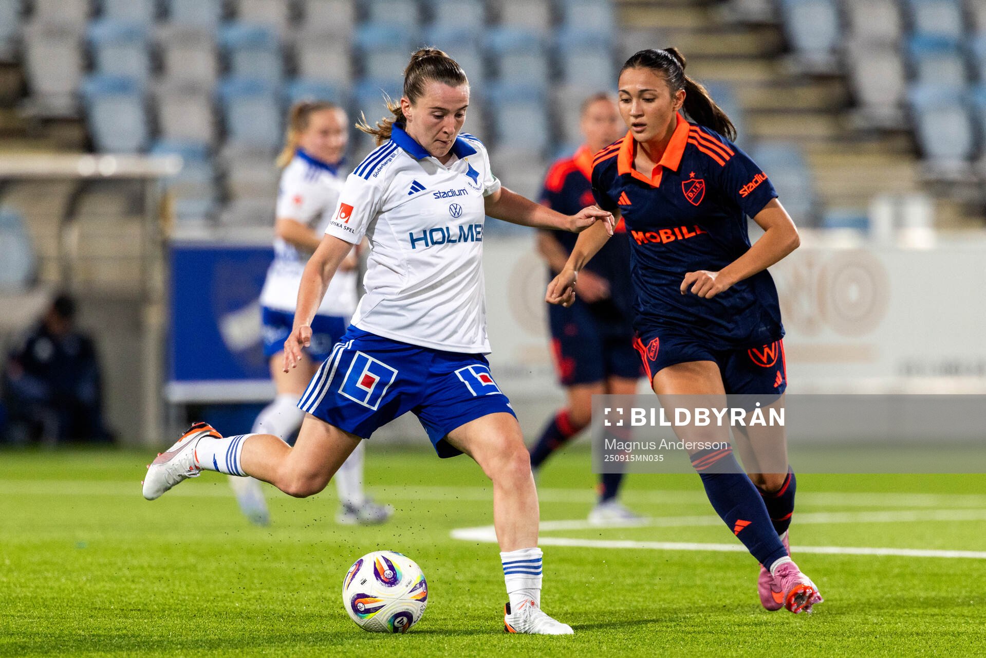 IFK Norrköpings Carrie Jones och Djurgårdens Casey Yujin