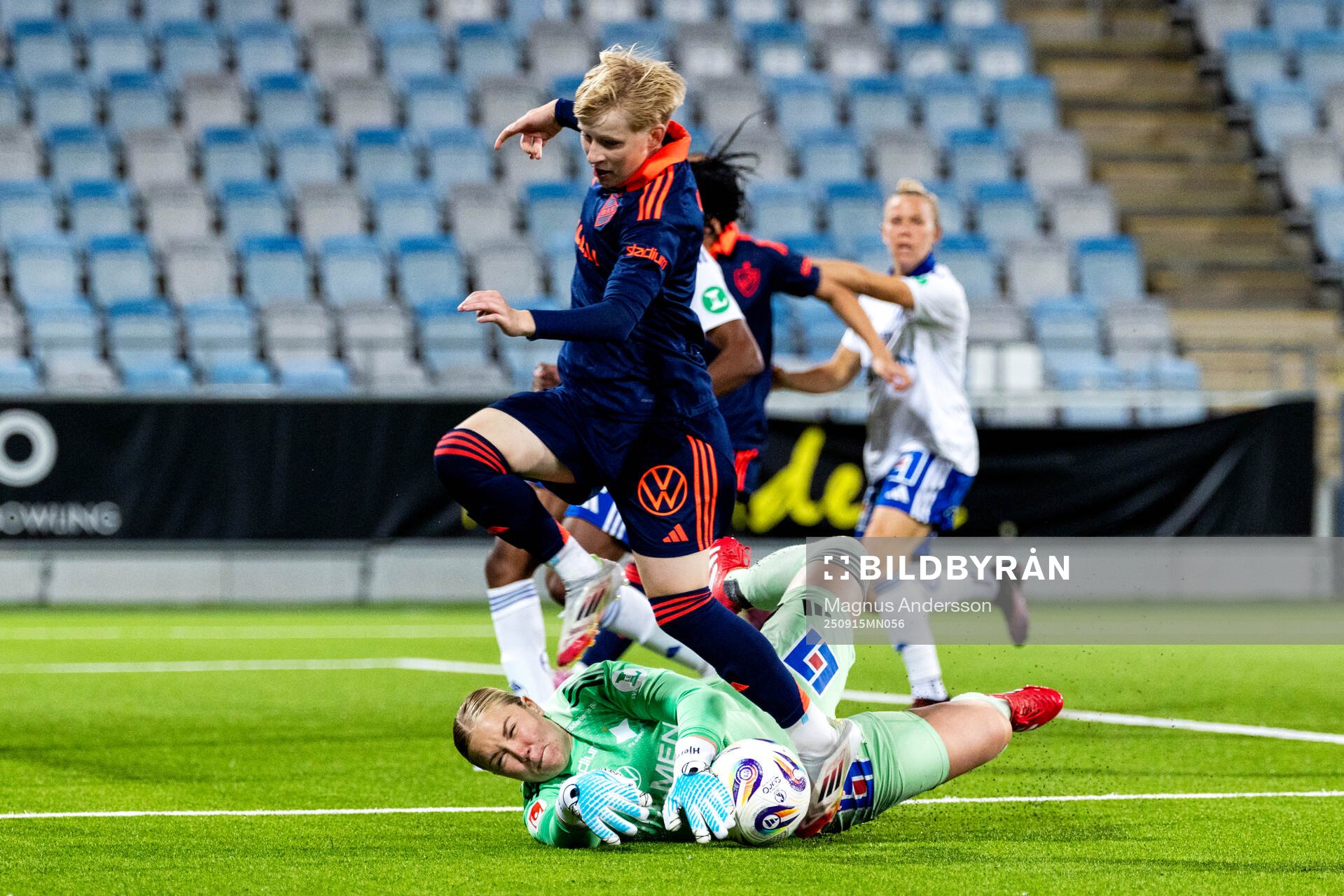 IFK Norrköpings målvakt Sofia Hjern och Djurgårdens