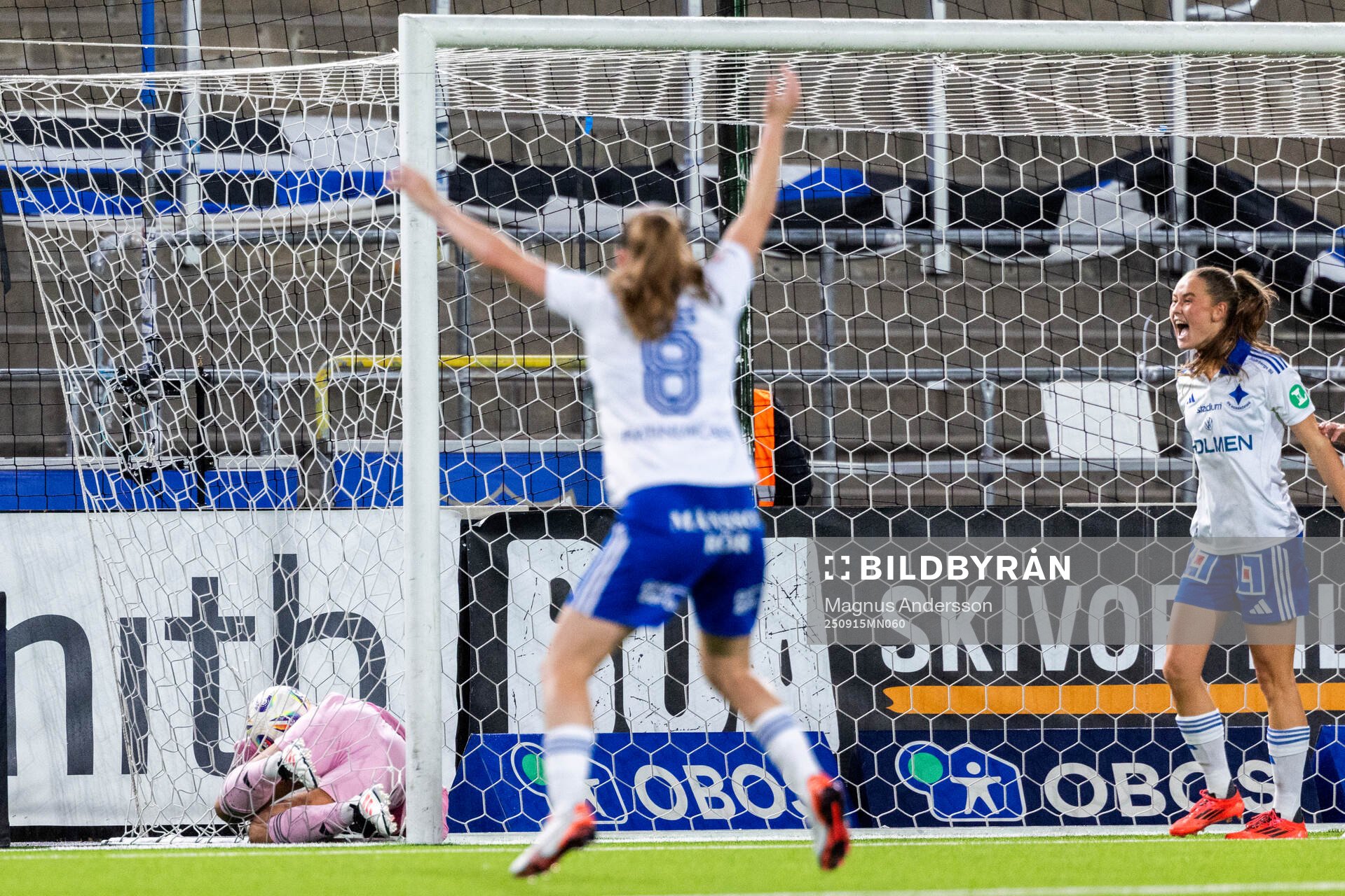 IFK Norrköpings Carrie Jones och Svea Rehnberg jublar