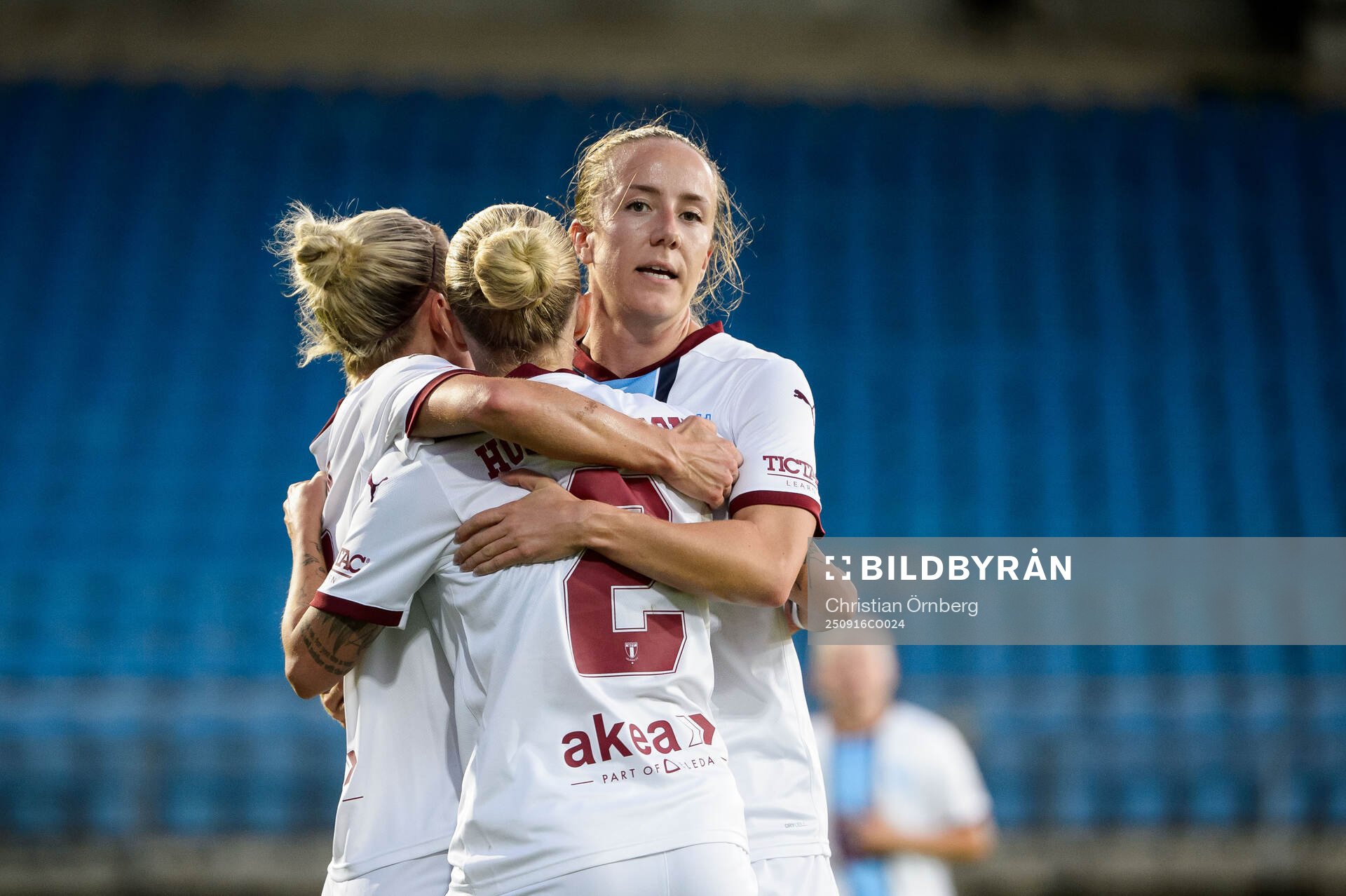 Malmö FFs Nathalie Hoff Persson och Anna Plantin jublar
