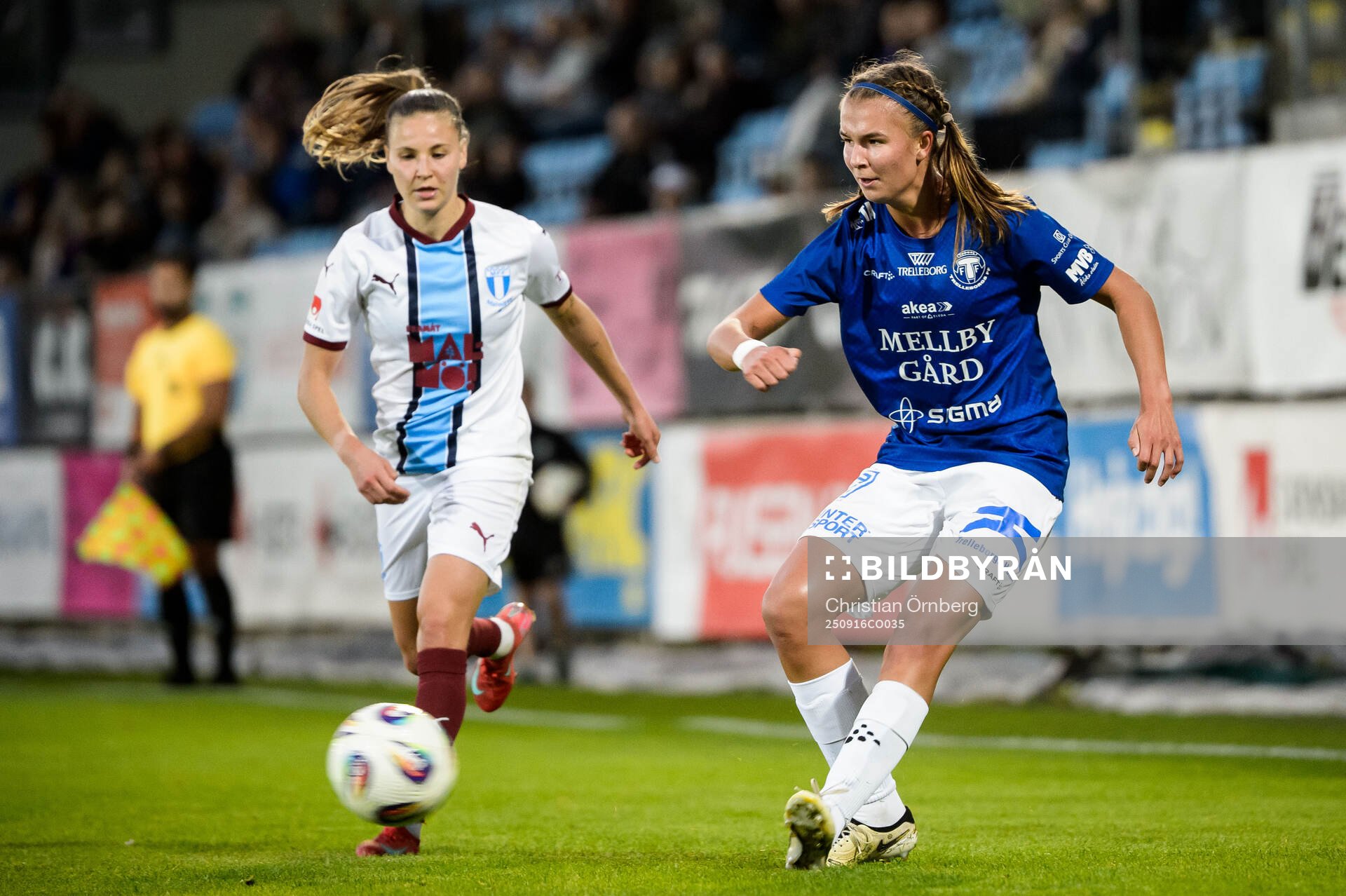 Malmö FFs Katariina Kosola och Trelleborgs Thelma Persson