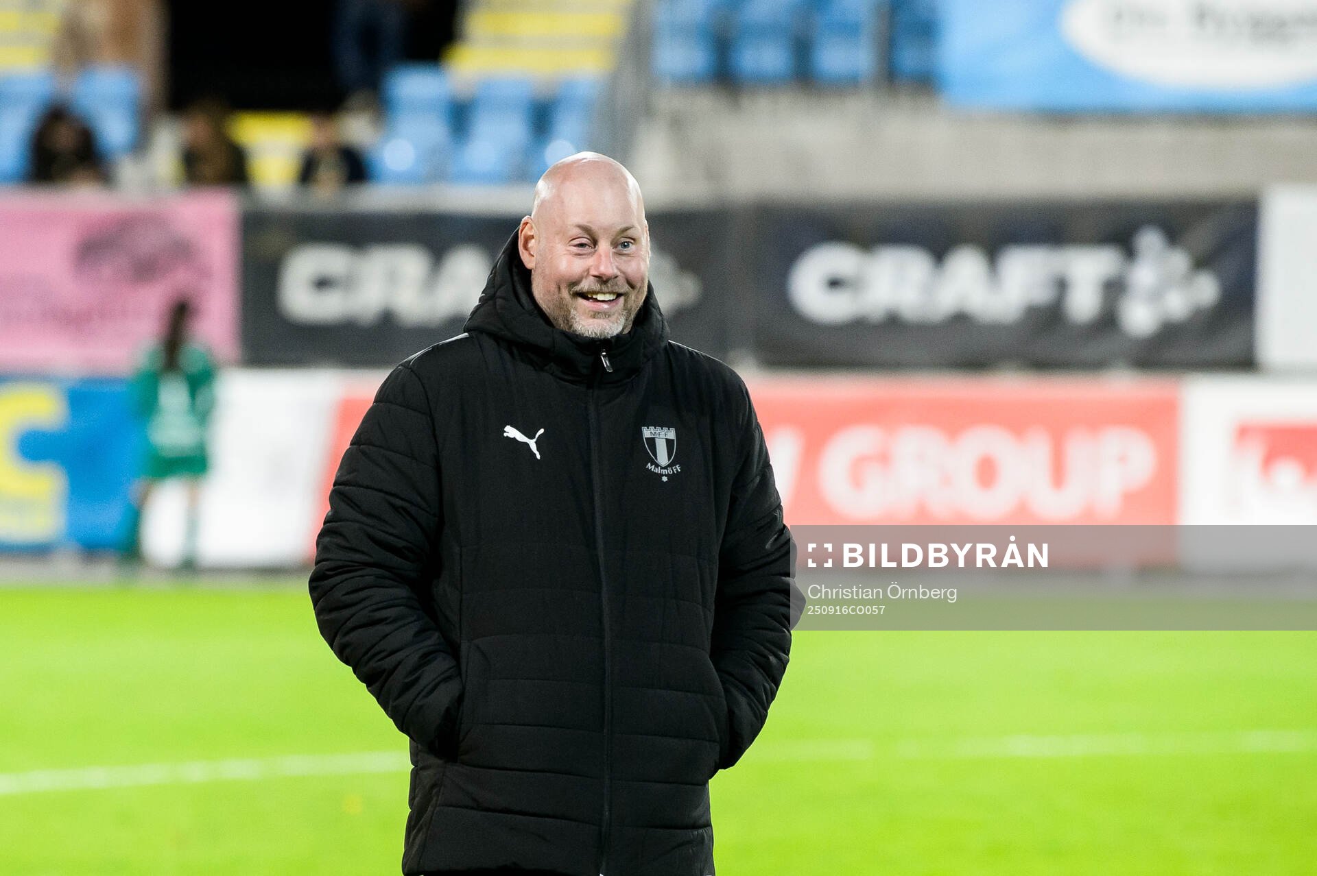 Malmö FFs tränare Jonas Valfridsson jublar