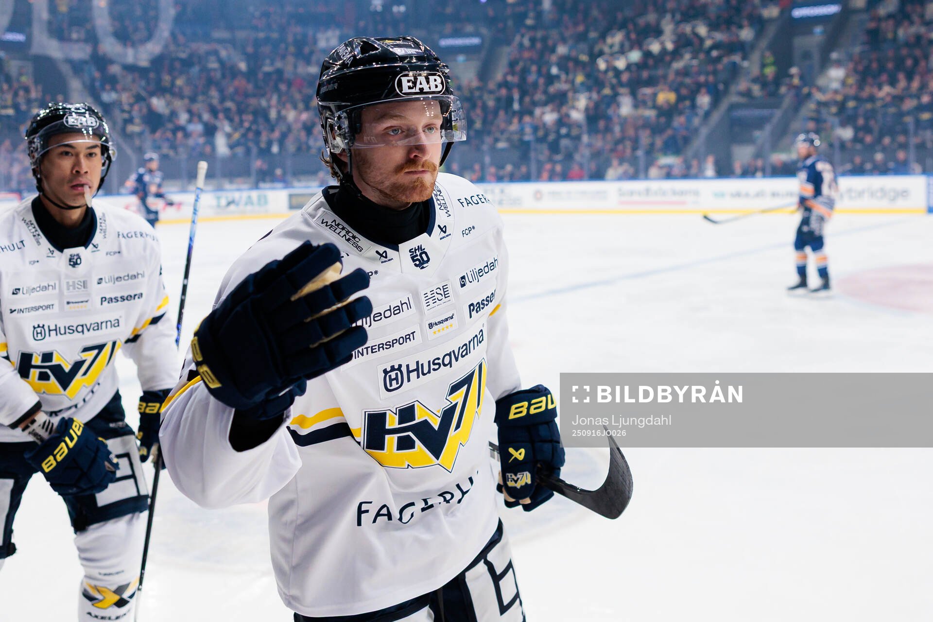 HV71s Riley Woods jublar