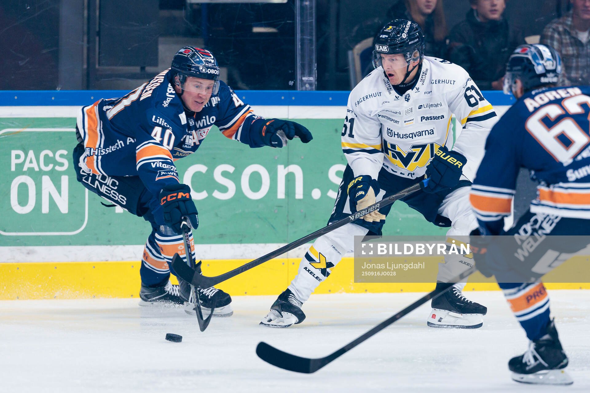 Växjös Dennis Rasmussen och HV71s Axel Rindell