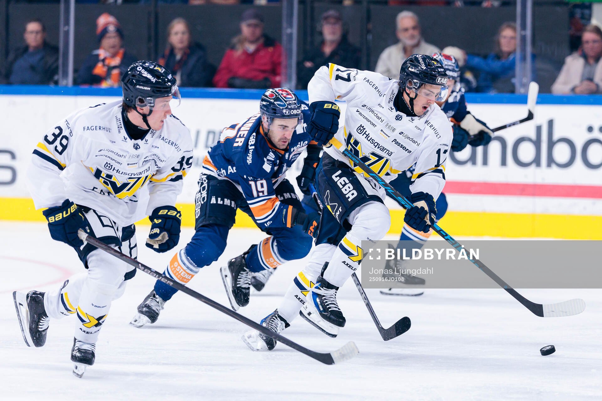 Växjös Reid Gardiner och HV71s Isac Brännström
