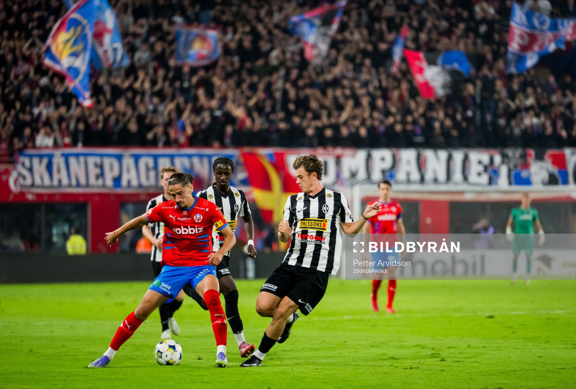 Helsingborgs Ervin Gigovic och Landskronas Max Nilsson