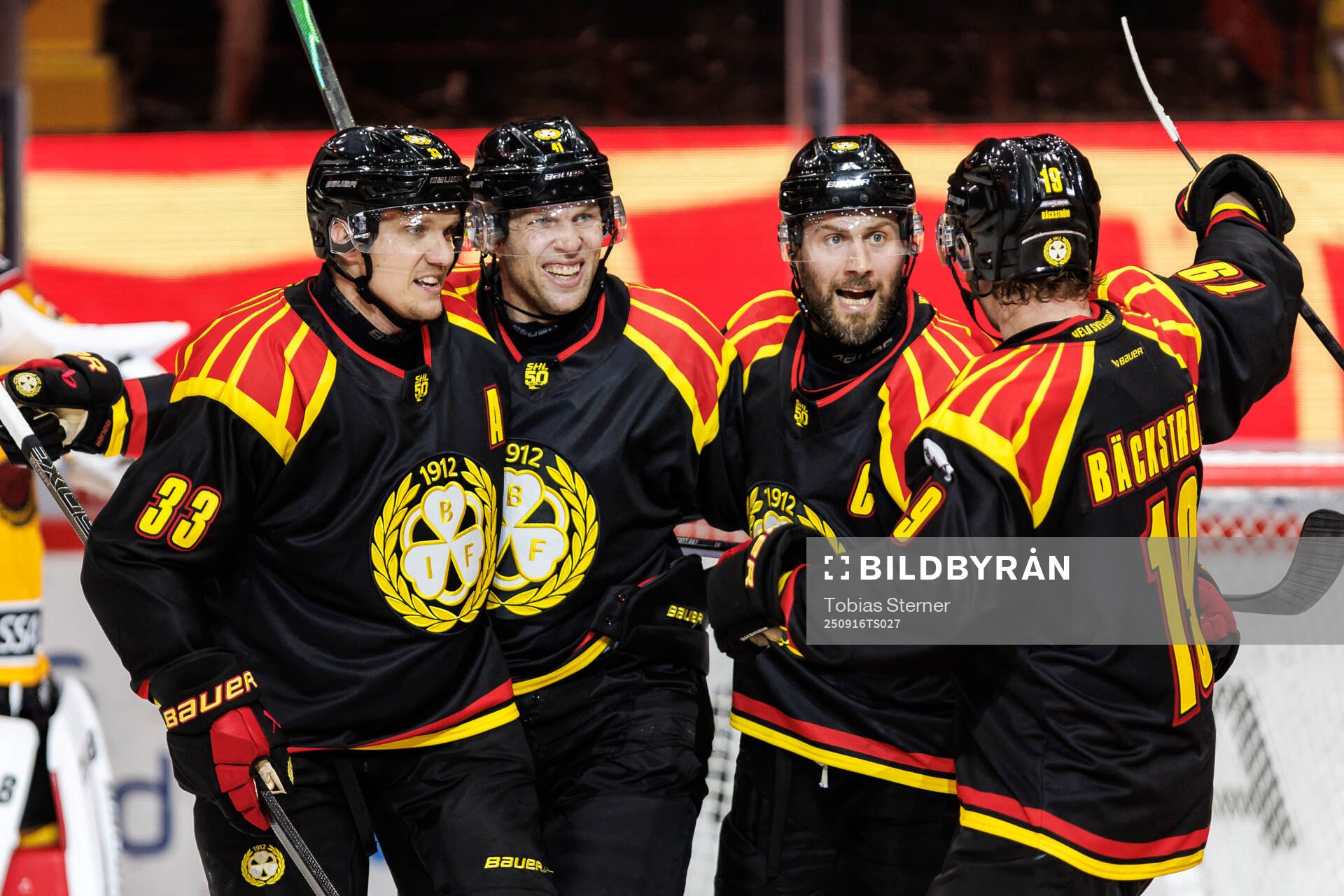 Brynäs Jakob Silfverberg jublar med Greg Scott, Johan