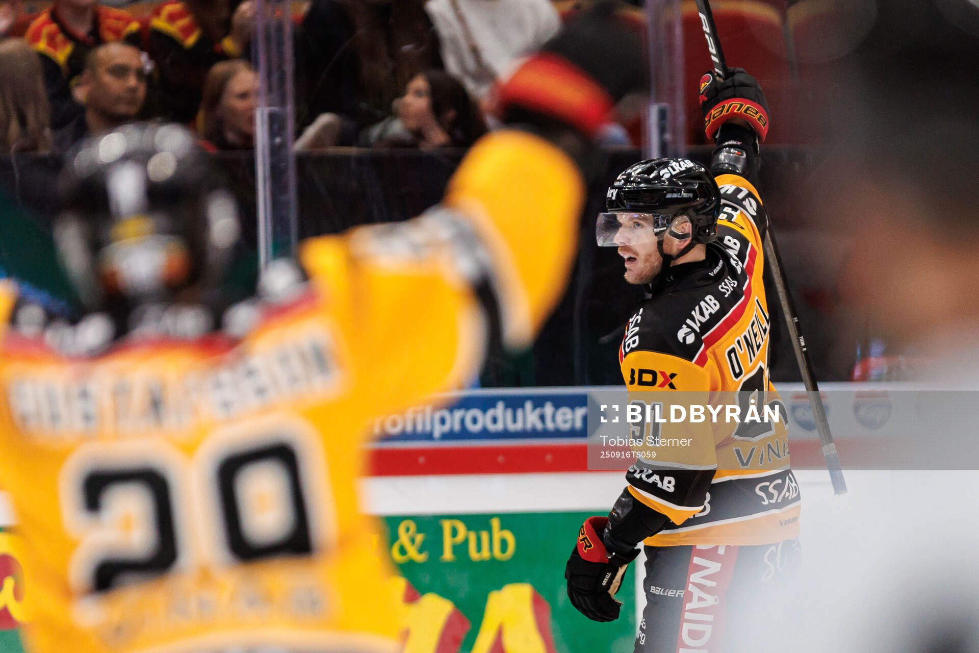 Luleås Brian O'Neill jublar