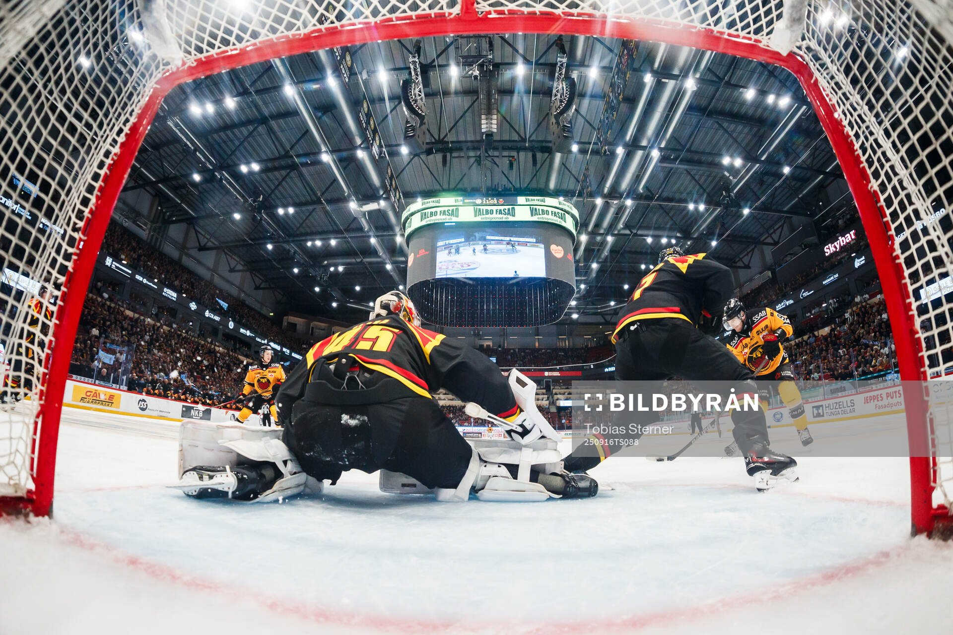Brynäs målvakt Damian Clara släpper in 5-6 av Luleås