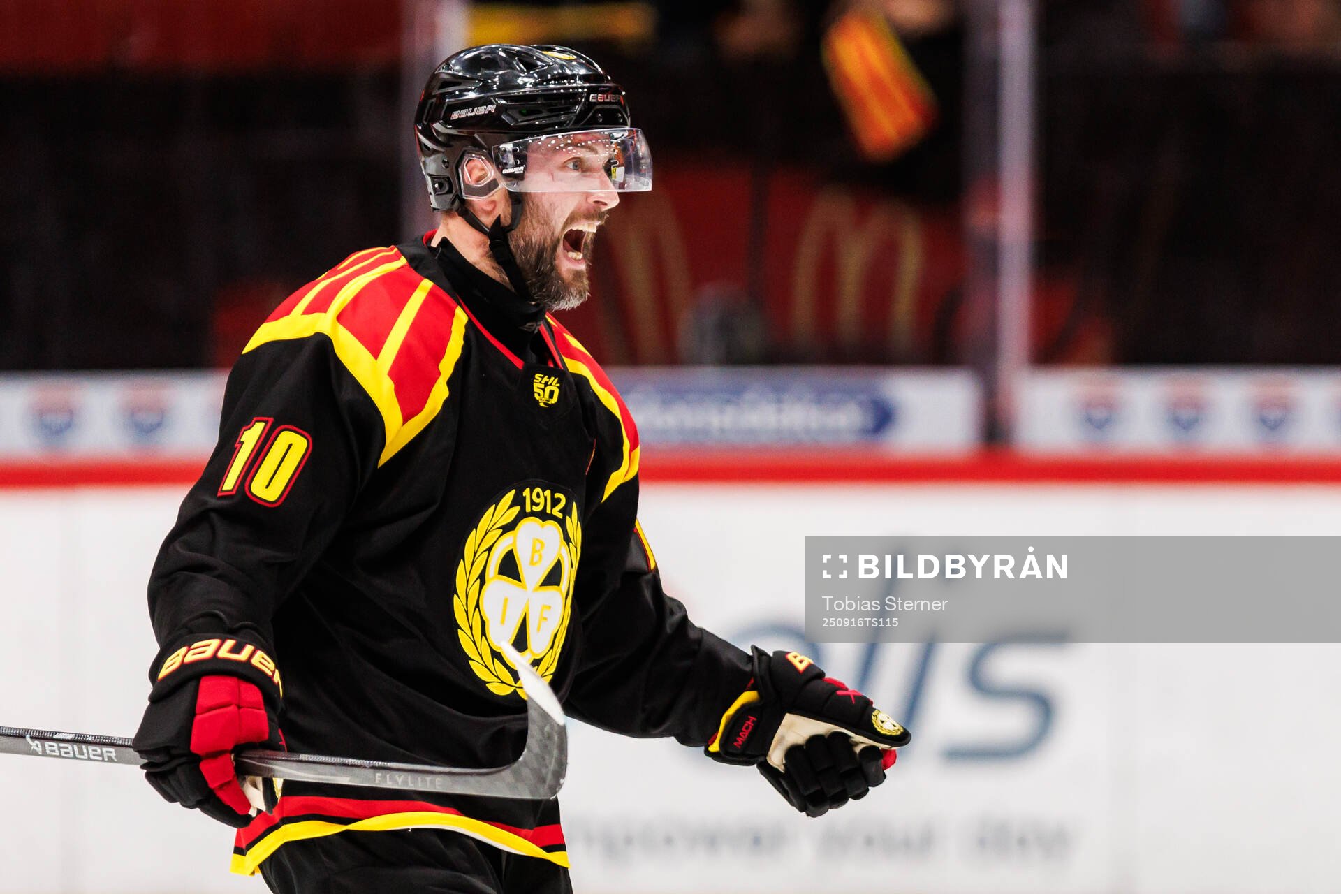 Brynäs Johan Larsson jublar