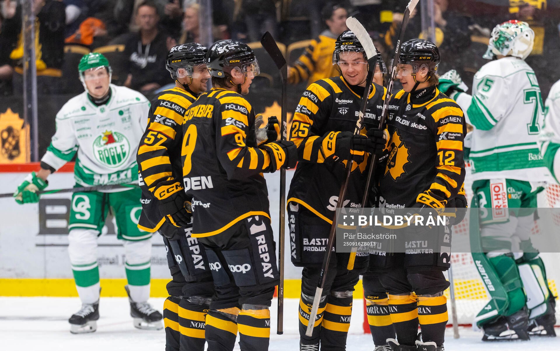 Skellefteås Pontus Johansson jublar med Emil Djuse, Victor