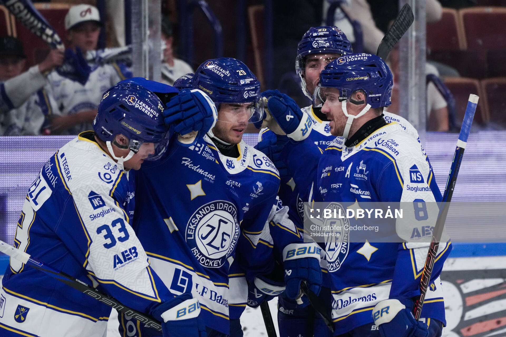 Leksands Michael Lindqvist jublar med lagkamrater