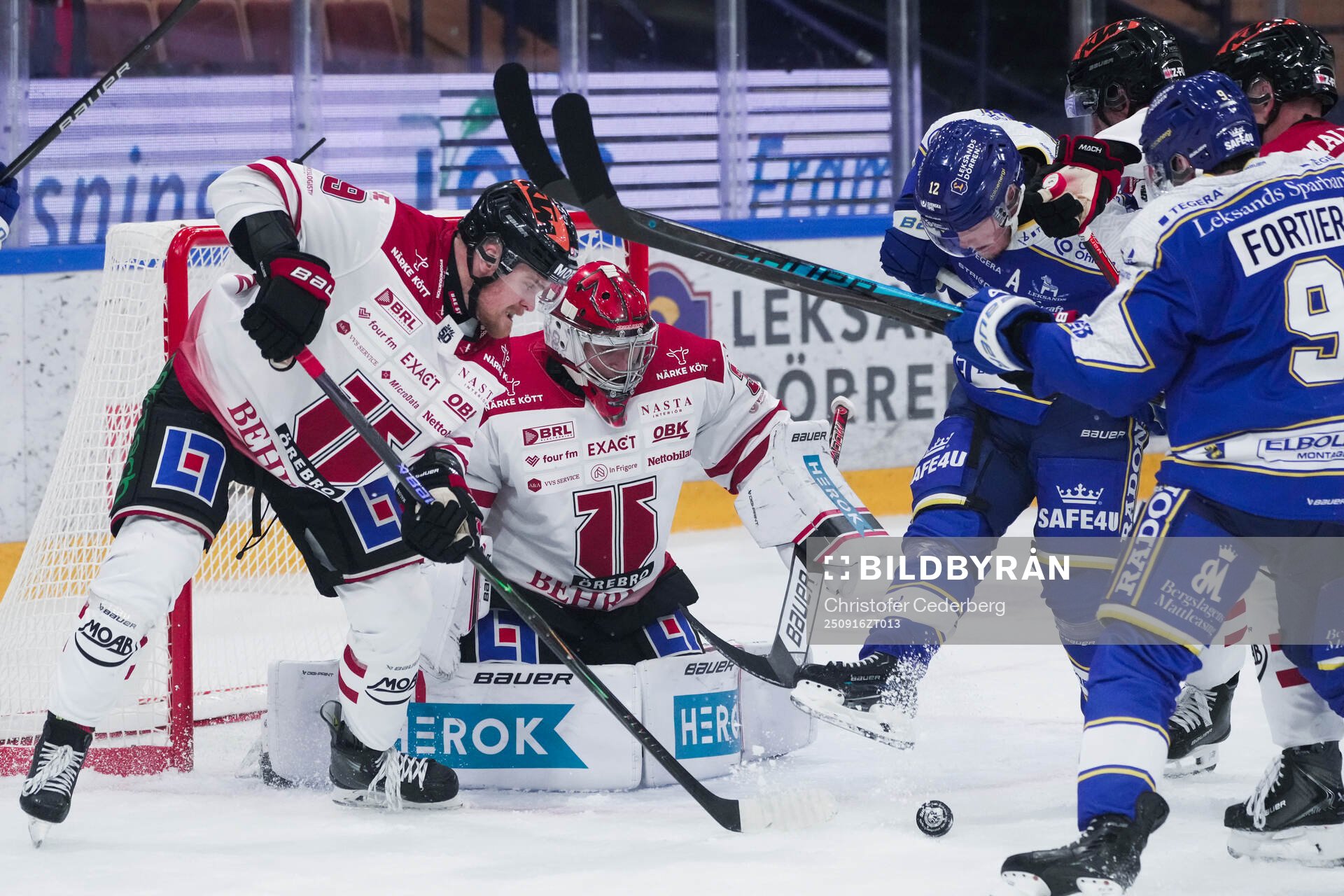 Örebros Niklas Nilsson och målvakt Jonas Arntzen mot