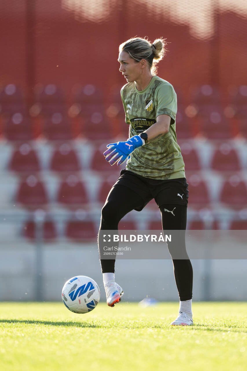 Goalkeeper Jennifer Falk of Häcken