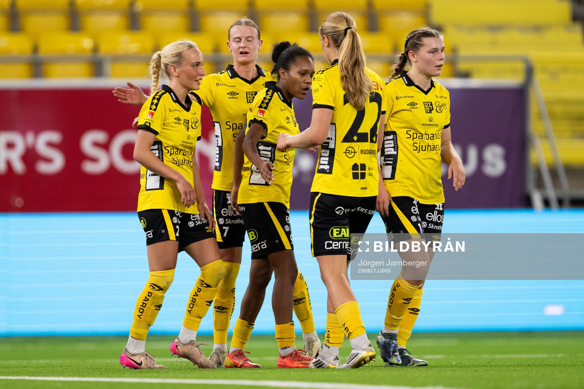 Elfsborgs Tea Skoglund jublar med lagkamraterna