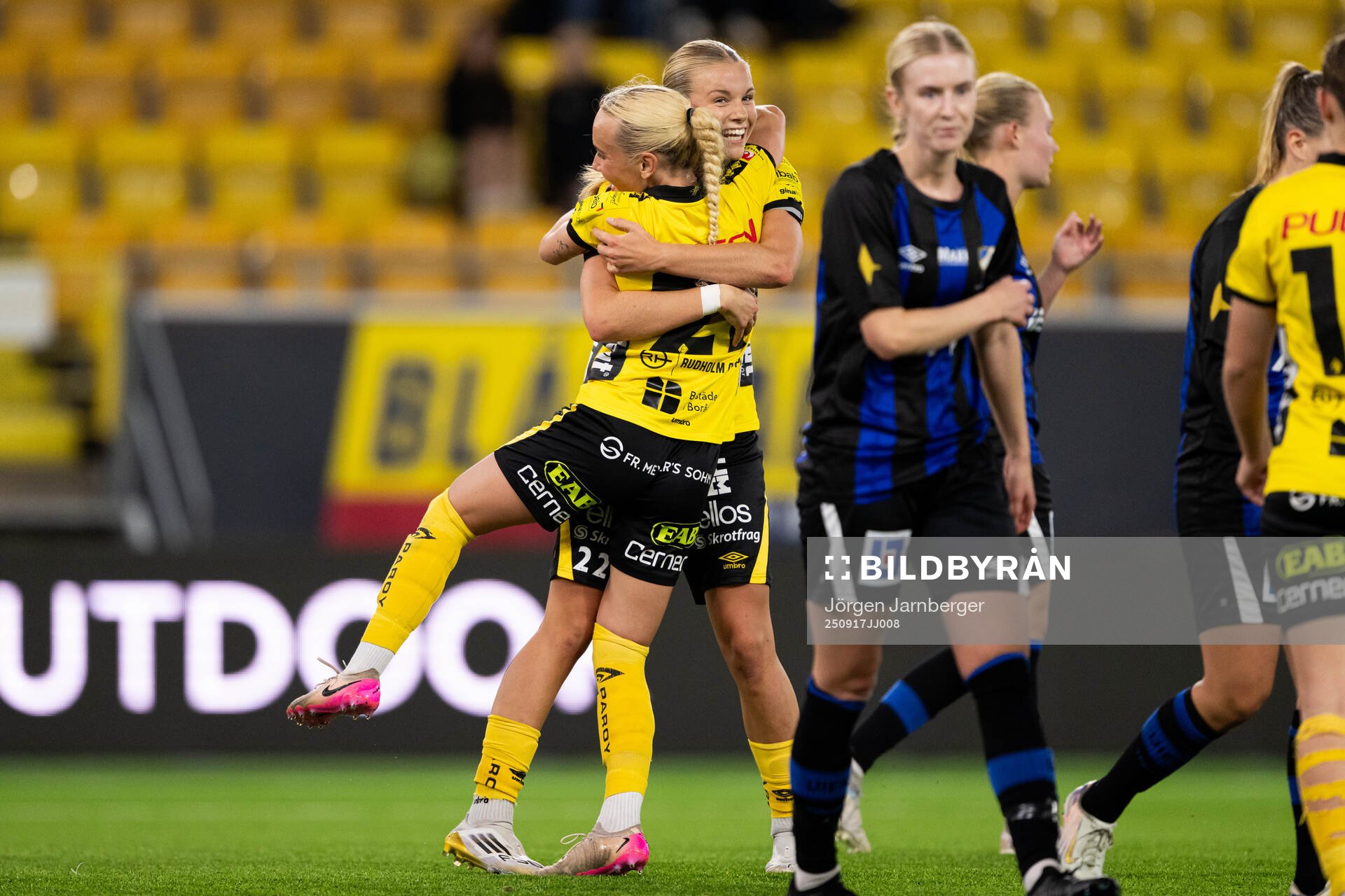 Elfsborgs Tea Skoglund jublar med Mollie Josefsson