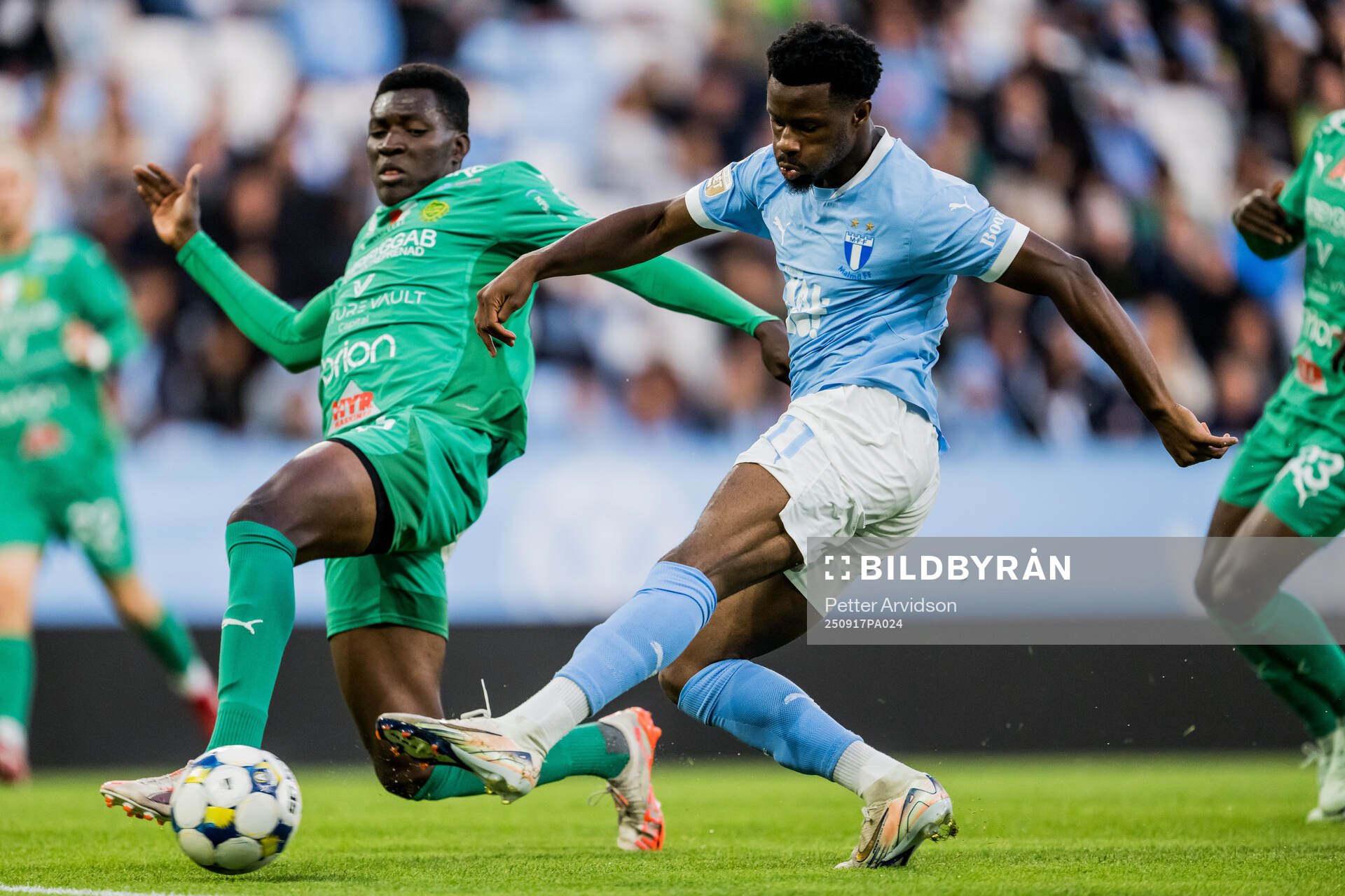 BK Olympics Francis Oluwaseun Dovi och Malmö FFs Emmanuel
