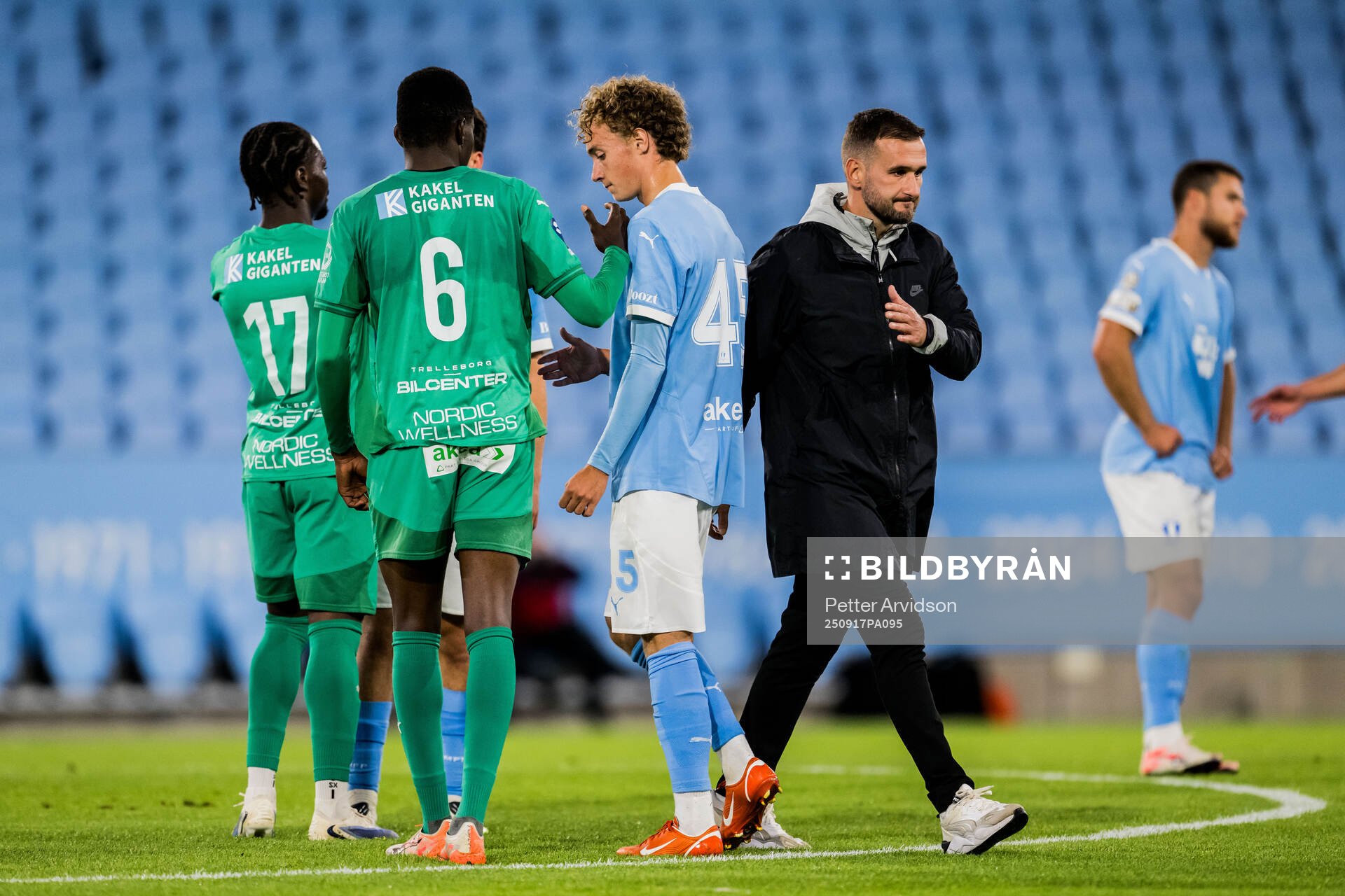 BK Olympics Francis Oluwaseun Dovi och tränare Anes Mravac