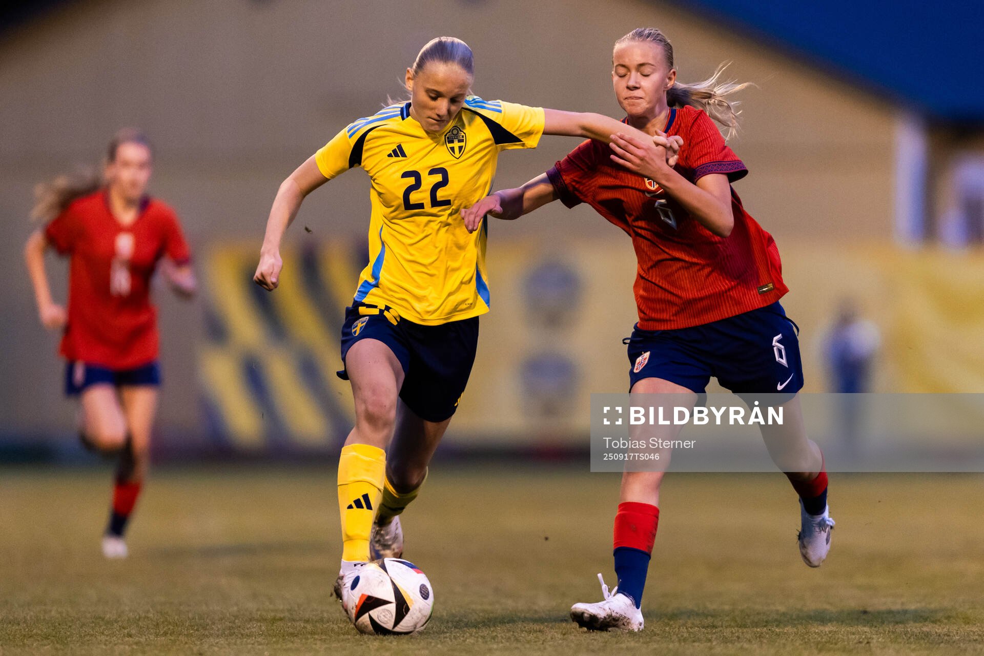 Sveriges Elvira Wide och Norges Josefine Willumsen