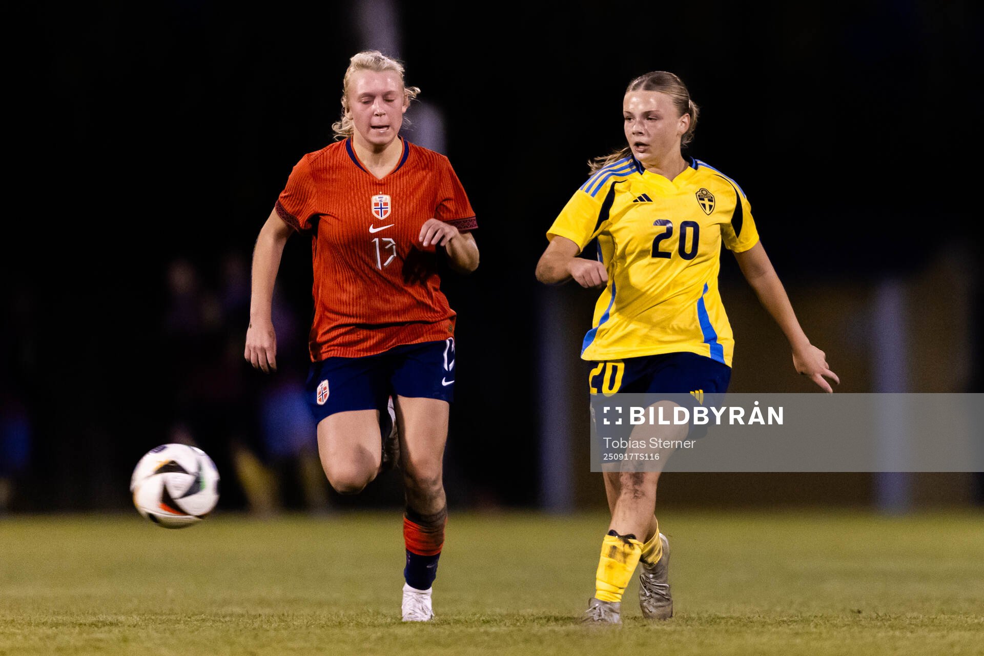 Norges Ingrid Mannsverk och Sveriges Lily Berglund