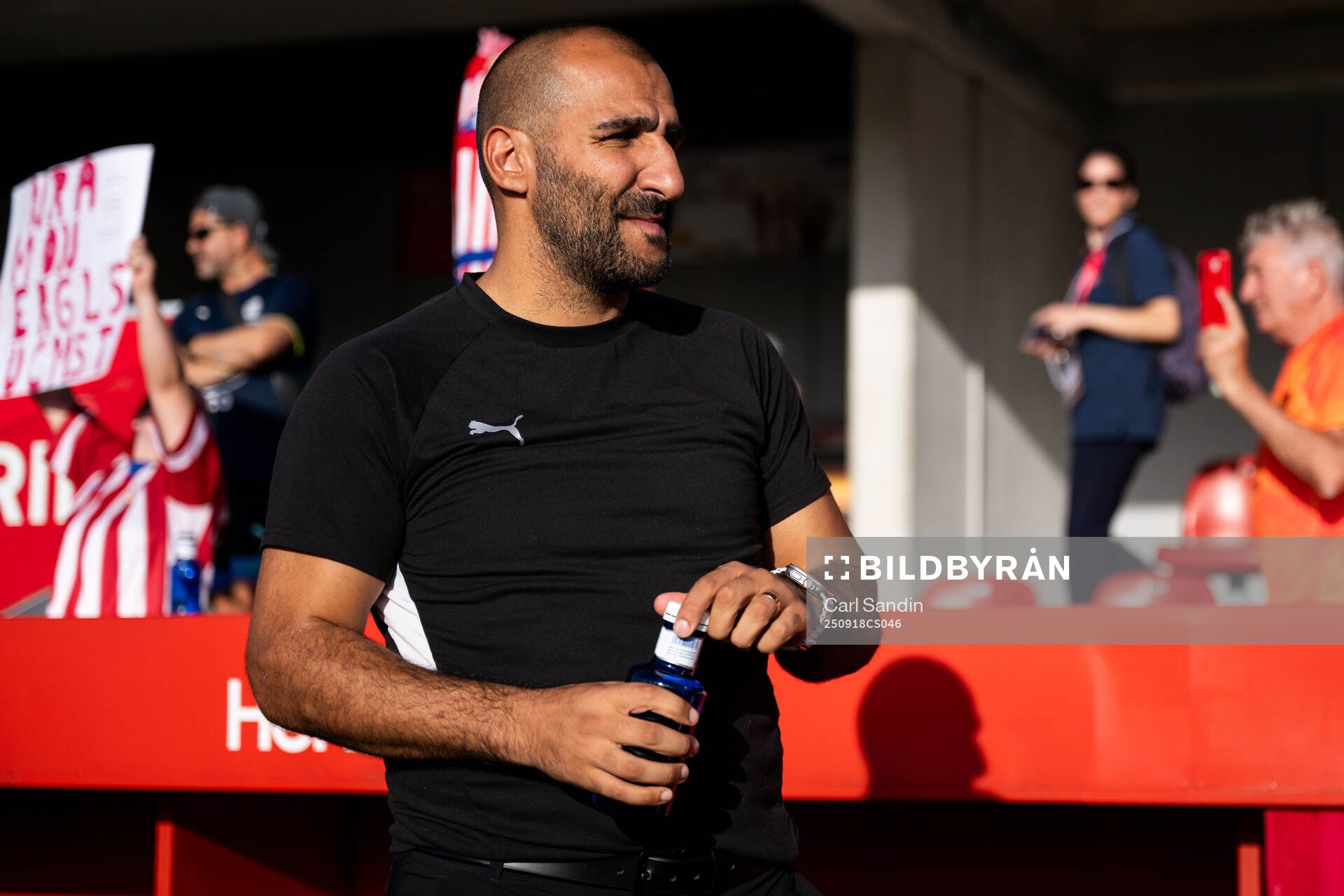Head coach Mak Lind