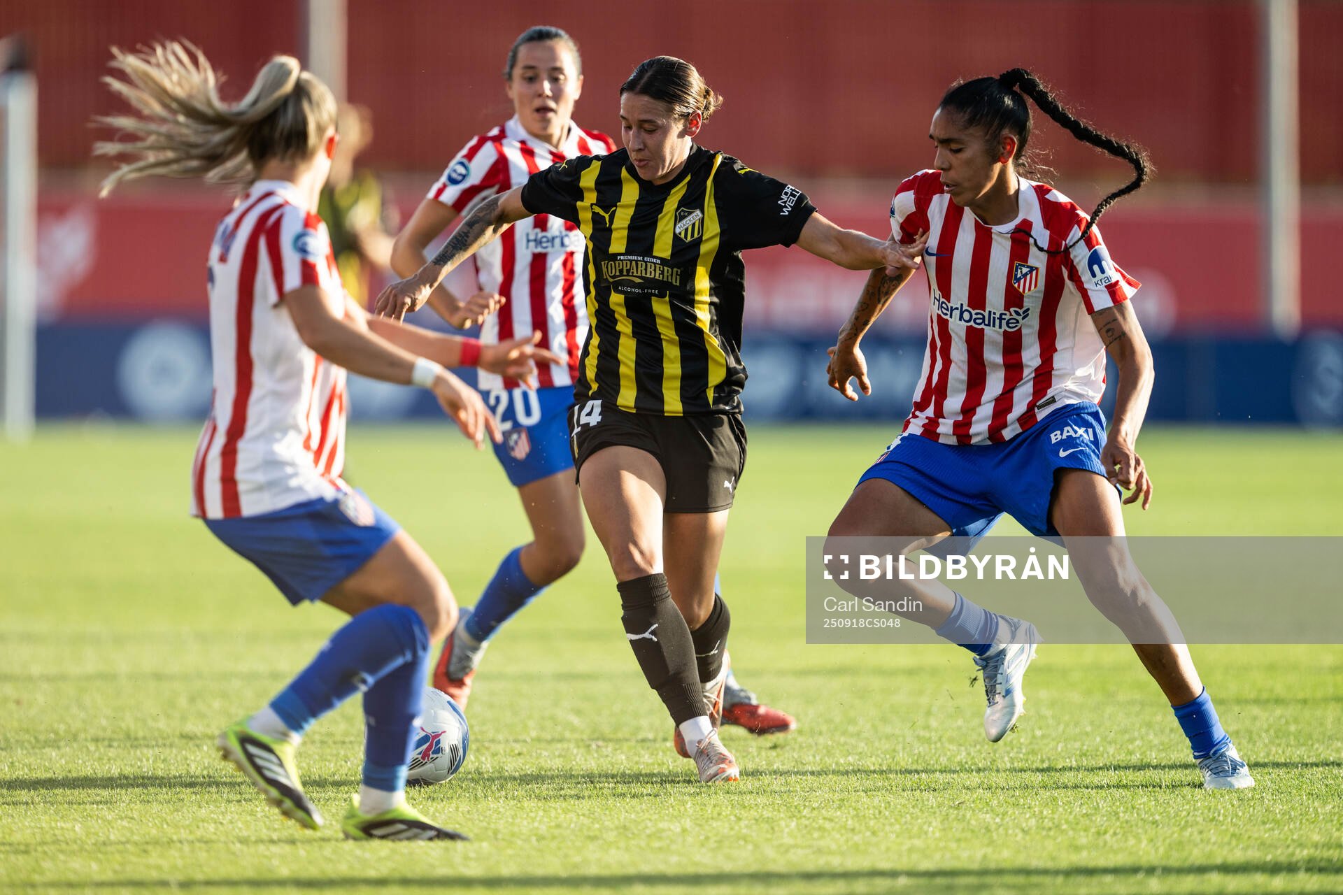 Tabby Tindell of Häcken and Gabriela Garcia of Atletico